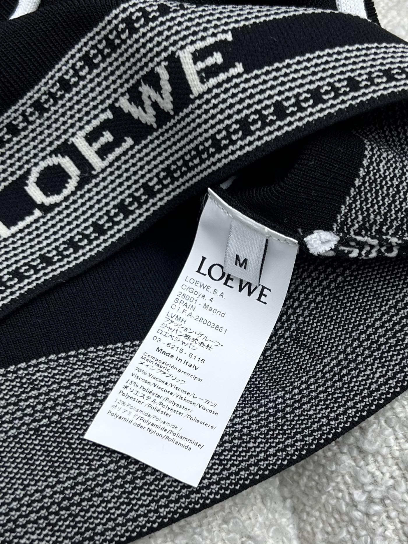 Loew*字母logo背心上衣采用轻质紧凑粘胶纤维针织面料制成短款修身版型LOEWE提花松紧带边缘饰有对