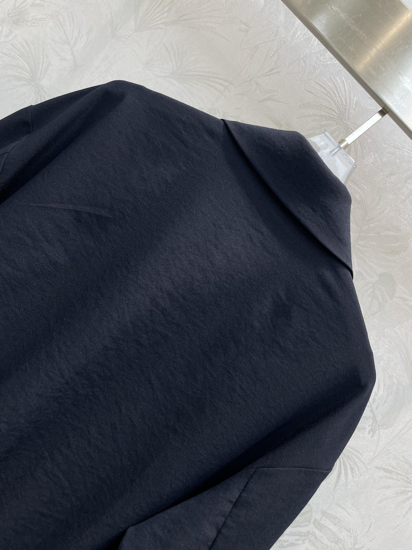 MIU23春夏立领丝棉夹克外套一穿就能出门的款完全不用费心费力搭配气质工装风酷帅有型门襟皱设计胸前双口袋