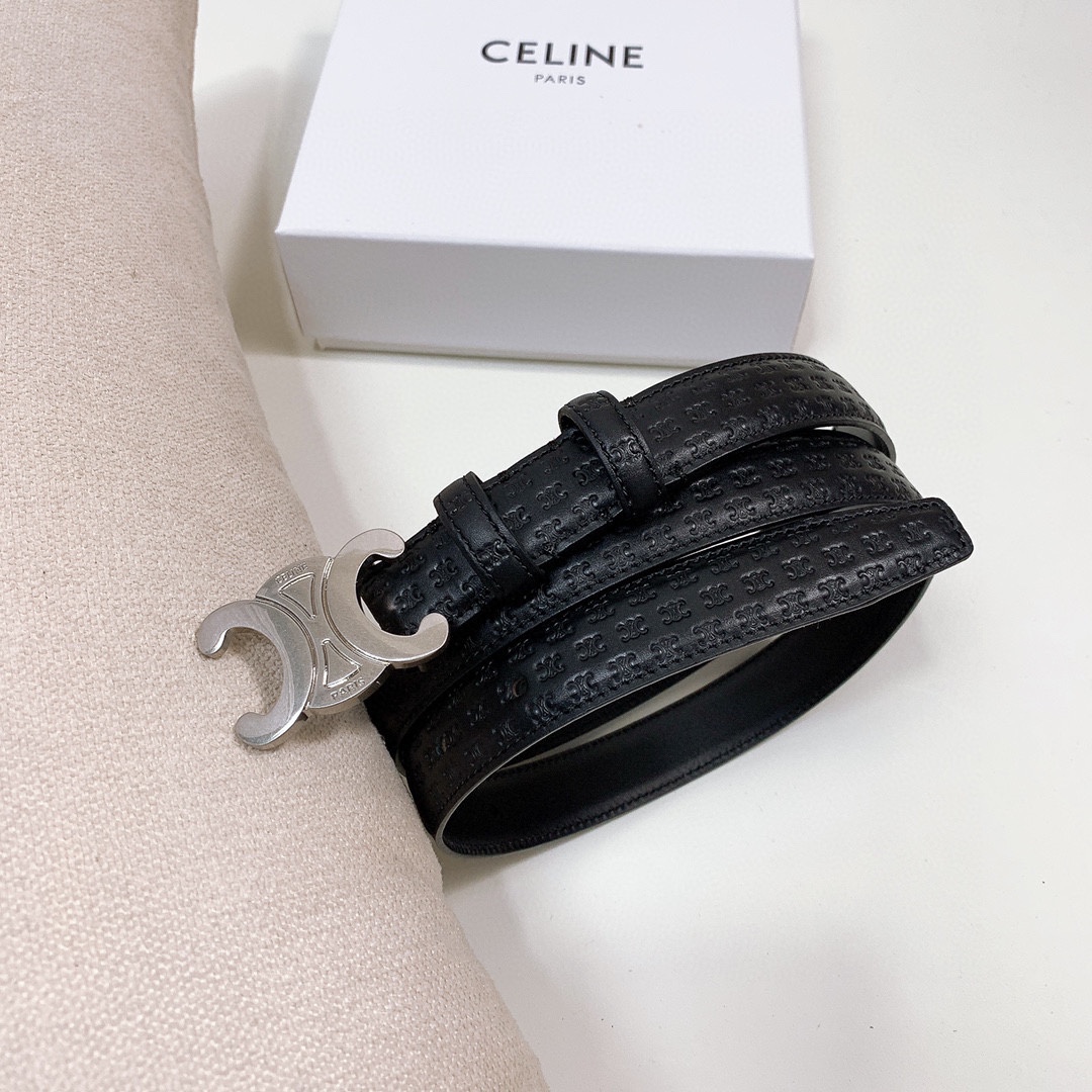 Celine 压小花 TRIOMPHE中号TRIOMPHE压印天然牛皮革腰带 2.5cm 最新款