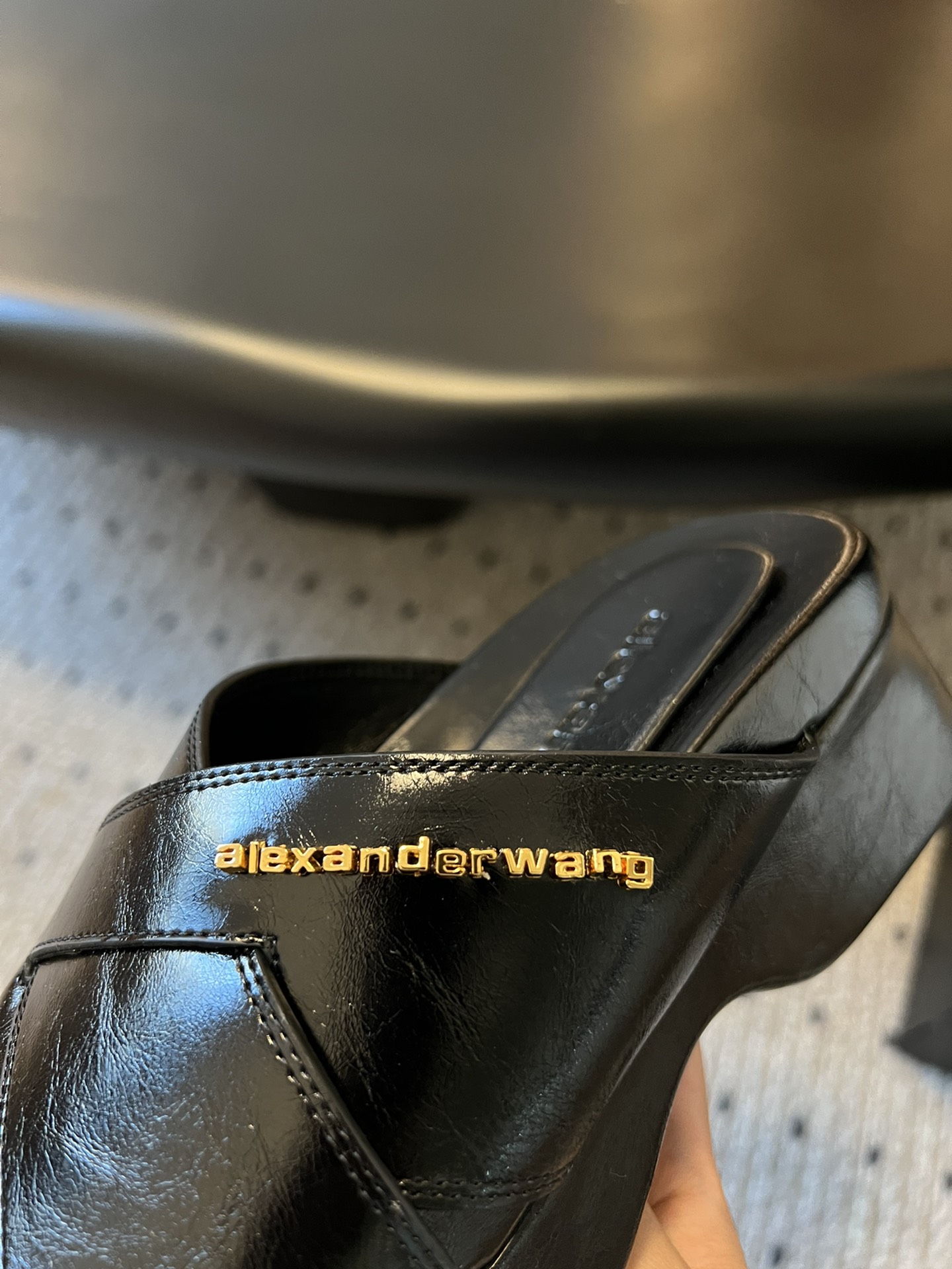 代购级Alexanderwang亚力山大王2024厚底牛仔魔术贴拖鞋鞋面为进口羊皮和特殊帆布牛油皮原厂工