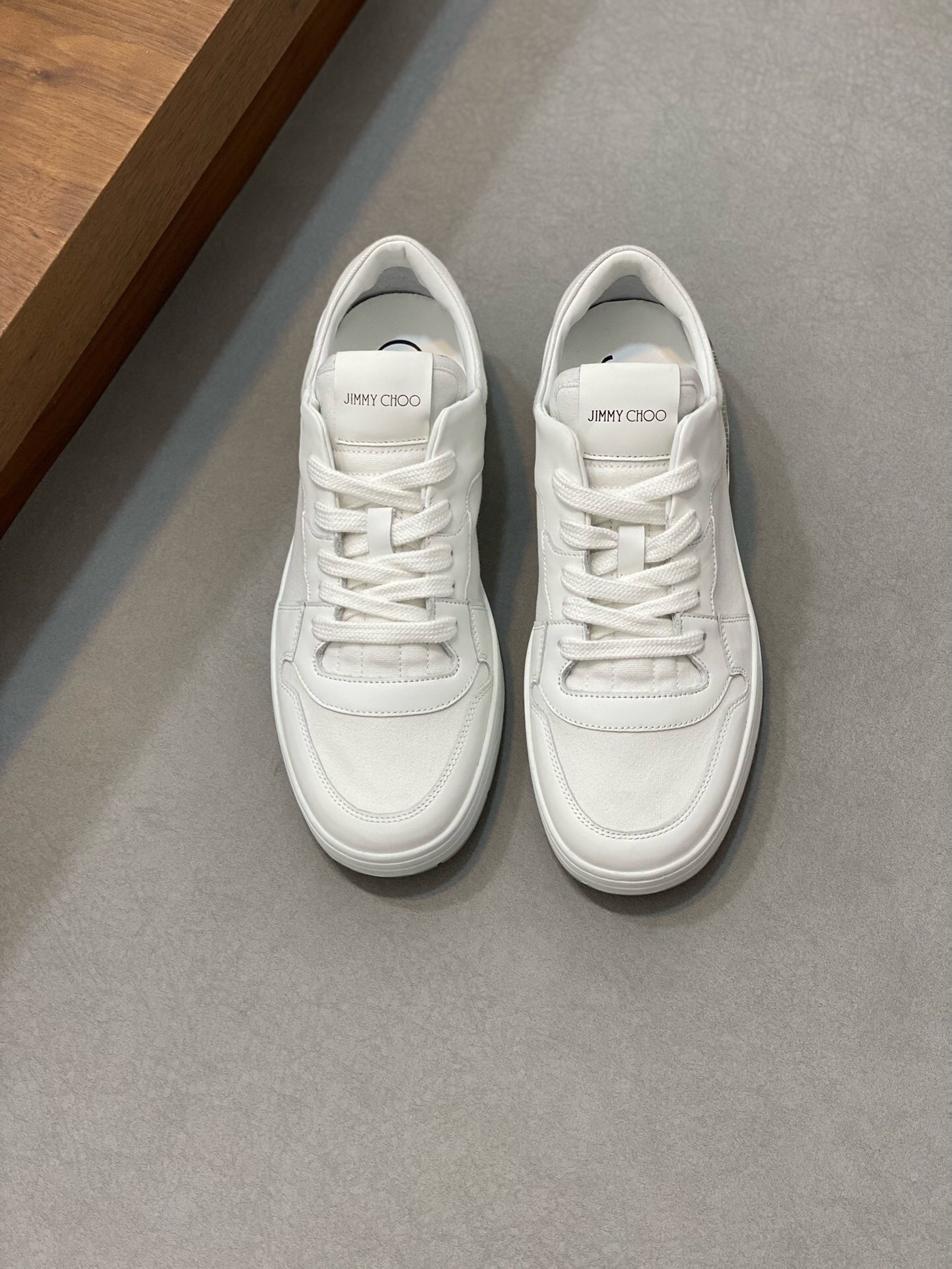 NO:216735,Brand JIMMY CHOO Color Original Color Number 38-44 Customized 45.46 Price Material Jimmy Week New Sports Shoes, Calfskin Made, continued star-shaped shoe eye, front lace-up closure and heel imprint Jimm* Choo logo, etc. The traditional HAWAI* series sneakers are traditionally styling, and cleverly added retro style sole and padded shoe mouth design, making it easier to match casual styles and highlight fashionable personality.,,jimmy choo,jimmy choo,sneakers,cowhide19860909品牌JIMMY CHOO 颜色原版配色 码数38-44定做45.46 价格 材质吉米周 新款 款运动鞋,小牛皮制作,延用星形鞋眼、前系带开合和后跟压印 Jimm* Choo 标志等 HAWAI* 系列运动鞋传统造型特色,并巧妙加入复古款式鞋底和衬垫鞋口设计,更易于搭配休闲造型,突显时尚个性.,,jimmy choo,jimmy choo,sneakers,cowhide,Men's shoes