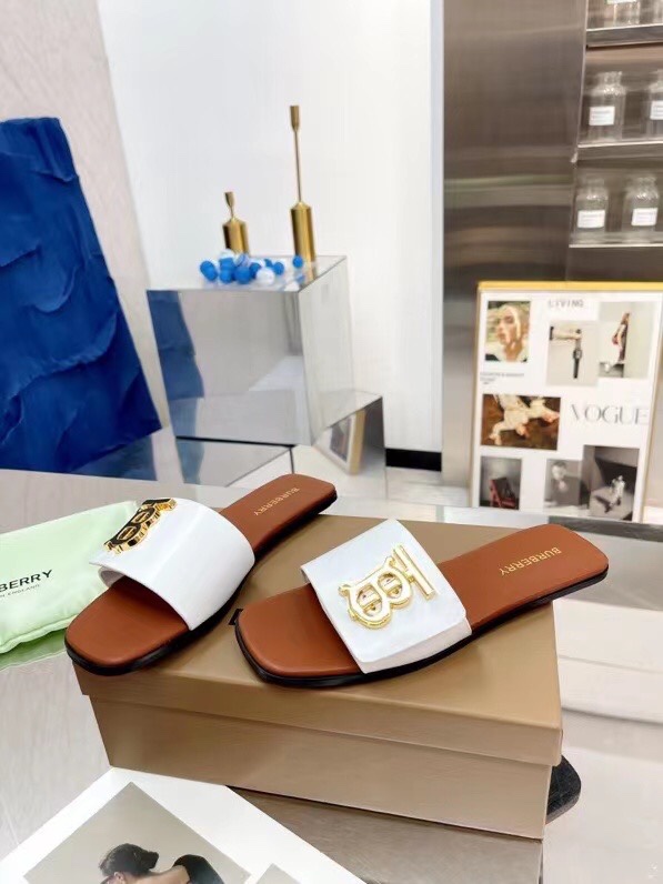 Innovative Sulfurized Slipper Line by Burberry Baballi and Baperi: Unique Soft Leather Footwear Design - 图片 2