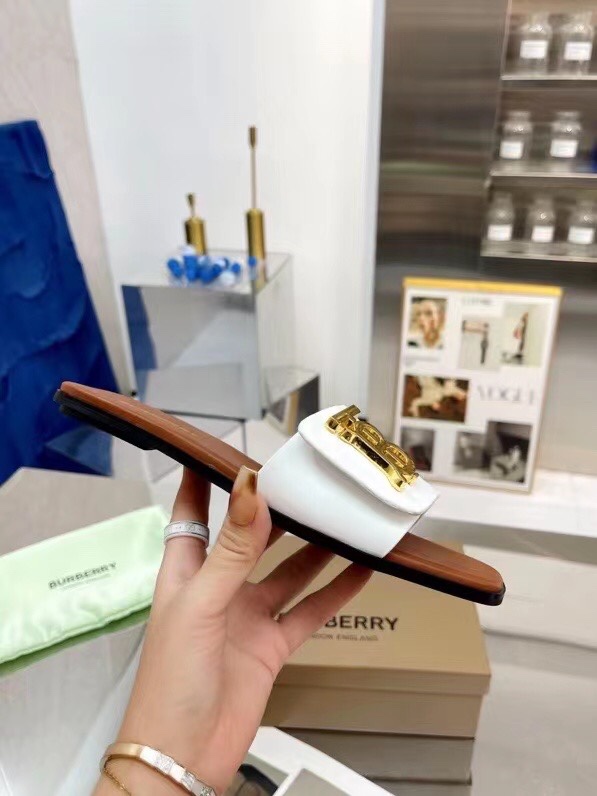 Innovative Sulfurized Slipper Line by Burberry Baballi and Baperi: Unique Soft Leather Footwear Design - 图片 8