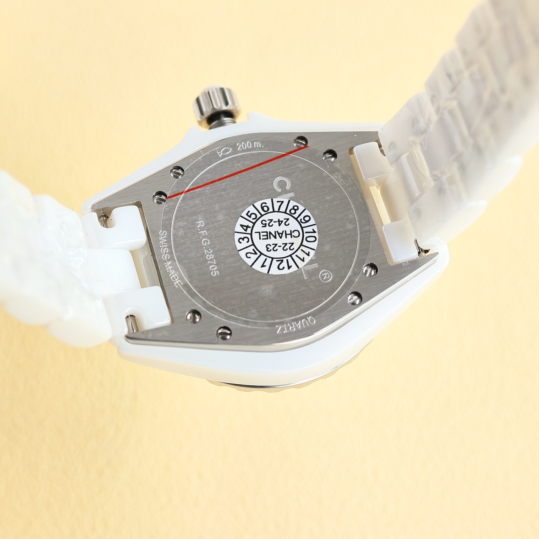 Harmonization 1550: Chanel J12 Series Swiss Watch with High-Tech Ceramics and Diamonds - 图片 8