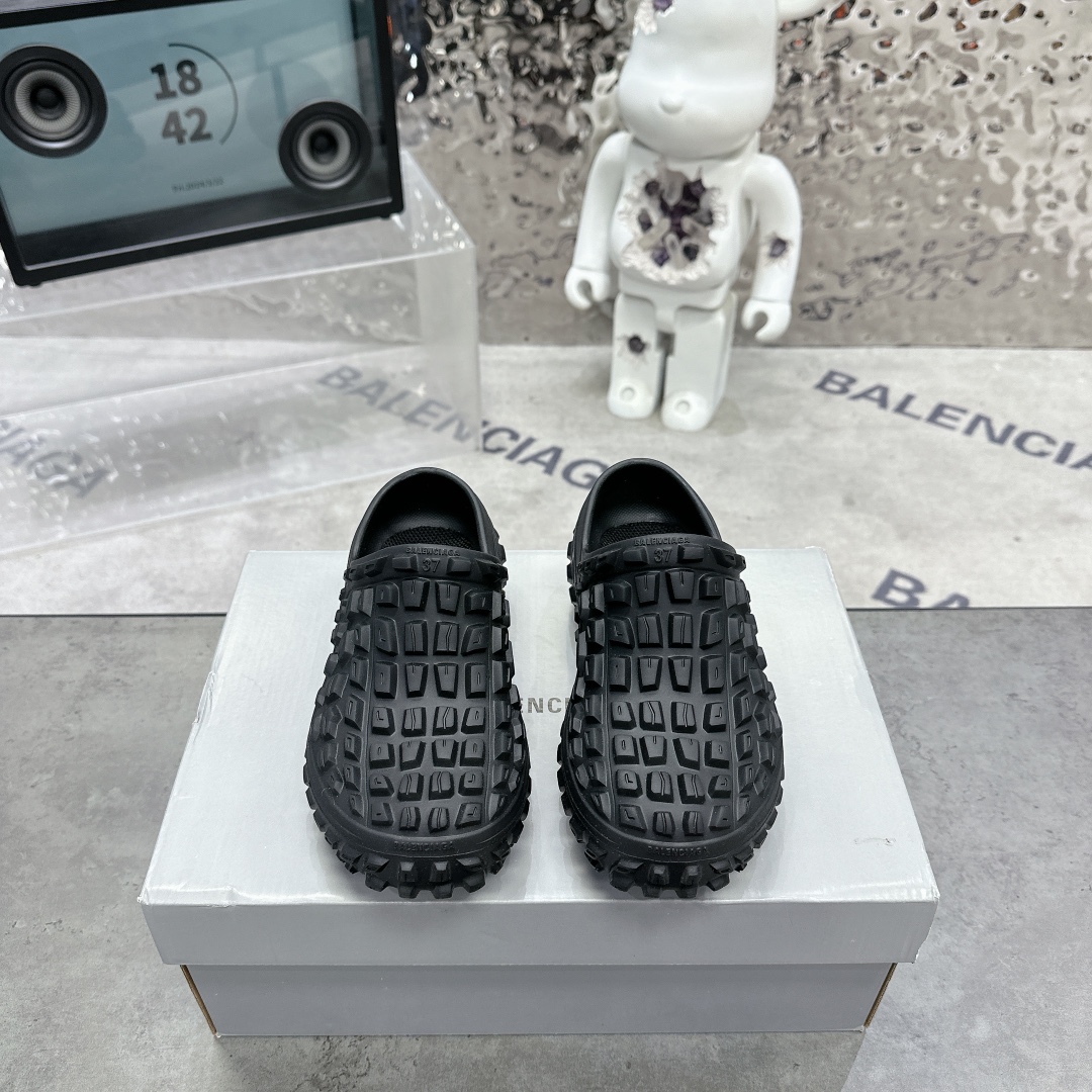 zqdbz Balenciaga Defender 巴黎世家做旧老爹轮胎鞋 包头凉鞋一脚蹬  超炸网红款 原厂一比一生产 独家模具 原厂大底  众多明星上脚 Size:36 37 38 39 40 41 42 43 44 45 46
