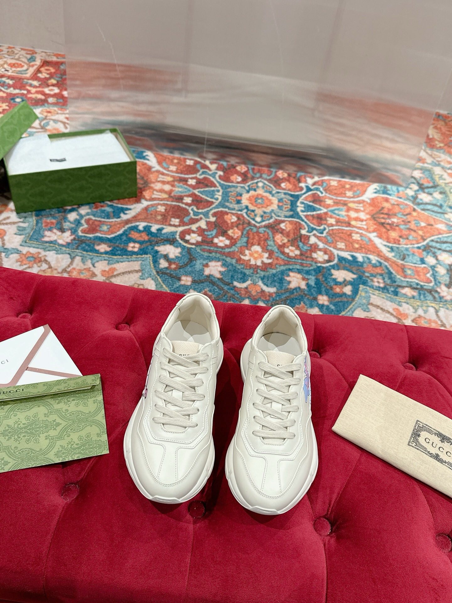 NO:218573,Brand G U C C I Color Original Color Match Number 35-45 Couple Model Price Material Guqi Daddy Shoes The same style in the counter!  Classic, ageless style, hard to find a shoe in the counter, Rhyton sneakers with thick sole and wide body design embrace the retro style of the 1990s that is permeated by the early autumn series. Original printed pattern, soft cowhide imported from Italy, top version, compare the version, you will know that there are too many ordinary versions in the market, too many, speaking of quality, plus the most difficult original rubber outsole, assembled and built in the entire factory material, top PK version, rely on strength to instantly kill all versions in the market, details support comparison counter, Guqi, casual shoes, sneakers, cowhide19860909品牌G U C C I 颜色原版配色 码数35-45情侣款 价格 材质古奇老爹鞋 专柜同款！经典不老款 专柜一鞋难求,采用厚底宽体设计的Rhyton运动鞋,拥抱2019早秋系列弥漫的90年代复古风格.原版打印图案 意大利进口柔软牛皮 顶级版本 对比一下版本就知道 市场普通版本太多 太多 拿质量说话 加上最难搞到的原厂橡胶大底 全原厂材料组装重工打造 顶级PK版 靠实力秒杀市场一切版本 细节支持对比专柜,古奇 休闲鞋,sneakers,cowhide,Men's shoes