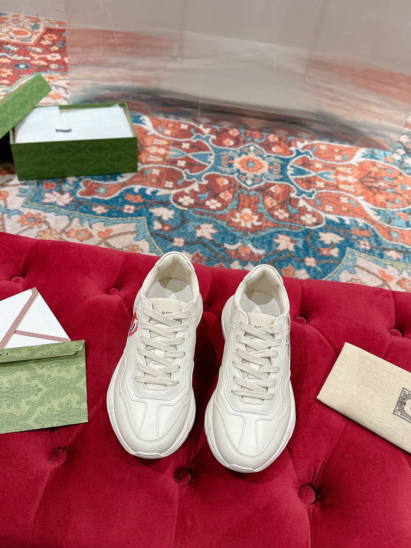 NO:217108,Brand G U C C I Color Original Color Match Number 35-45 Couple Model Price Material Guqi Daddy Shoes The same style in the counter!  Classic, ageless style, hard to find a shoe in the counter, Rhyton sneakers with thick sole and wide body design embrace the retro style of the 1990s that is permeated by the early autumn series. Original printed pattern, soft cowhide imported from Italy, top version, compare the version, you will know that there are too many ordinary versions in the market, too many, speaking of quality, plus the most difficult original rubber outsole, assembled and built in the entire factory material, top PK version, rely on strength to instantly kill all versions in the market, details support comparison counter, Guqi, casual shoes, sneakers, cowhide19860909品牌G U C C I 颜色原版配色 码数35-45情侣款 价格 材质古奇老爹鞋 专柜同款！经典不老款 专柜一鞋难求,采用厚底宽体设计的Rhyton运动鞋,拥抱2019早秋系列弥漫的90年代复古风格.原版打印图案 意大利进口柔软牛皮 顶级版本 对比一下版本就知道 市场普通版本太多 太多 拿质量说话 加上最难搞到的原厂橡胶大底 全原厂材料组装重工打造 顶级PK版 靠实力秒杀市场一切版本 细节支持对比专柜,古奇 休闲鞋,sneakers,cowhide,Men's shoes