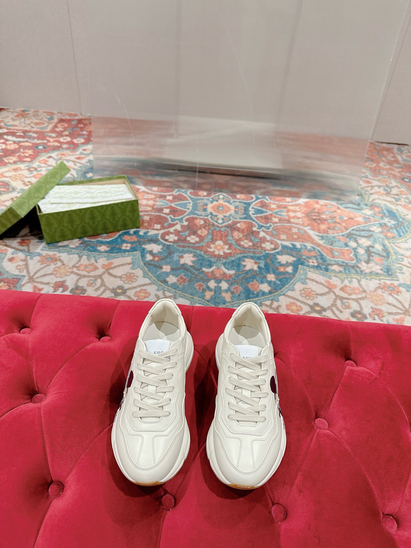 NO:217912,Brand G U C C I Color Original Color Match Number 35-45 Couple Model Price Material Guqi Daddy Shoes The same style in the counter!  Classic, ageless style, hard to find a shoe in the counter, Rhyton sneakers with thick sole and wide body design embrace the retro style of the 1990s that is permeated by the early autumn series. Original printed pattern, soft cowhide imported from Italy, top version, compare the version, you will know that there are too many ordinary versions in the market, too many, speaking of quality, plus the most difficult original rubber outsole, assembled and built in the entire factory material, top PK version, rely on strength to instantly kill all versions in the market, details support comparison counter, Guqi, casual shoes, sneakers, cowhide19860909品牌G U C C I 颜色原版配色 码数35-45情侣款 价格 材质古奇老爹鞋 专柜同款！经典不老款 专柜一鞋难求,采用厚底宽体设计的Rhyton运动鞋,拥抱2019早秋系列弥漫的90年代复古风格.原版打印图案 意大利进口柔软牛皮 顶级版本 对比一下版本就知道 市场普通版本太多 太多 拿质量说话 加上最难搞到的原厂橡胶大底 全原厂材料组装重工打造 顶级PK版 靠实力秒杀市场一切版本 细节支持对比专柜,古奇 休闲鞋,sneakers,cowhide,Men's shoes