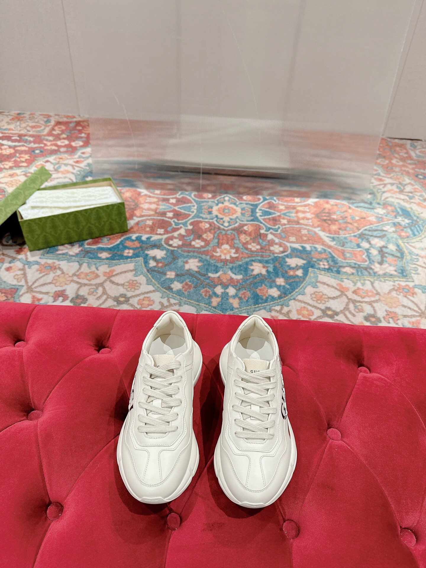 NO:218051,Brand G U C C I Color Original Color Match Number 35-45 Couple Model Price Material Guqi Daddy Shoes The same style in the counter!  Classic, ageless style, hard to find a shoe in the counter, Rhyton sneakers with thick sole and wide body design embrace the retro style of the 1990s that is permeated by the early autumn series. Original printed pattern, soft cowhide imported from Italy, top version, compare the version, you will know that there are too many ordinary versions in the market, too many, speaking of quality, plus the most difficult original rubber outsole, assembled and built in the entire factory material, top PK version, rely on strength to instantly kill all versions in the market, details support comparison counter, Guqi, casual shoes, sneakers, cowhide19860909品牌G U C C I 颜色原版配色 码数35-45情侣款 价格 材质古奇老爹鞋 专柜同款！经典不老款 专柜一鞋难求,采用厚底宽体设计的Rhyton运动鞋,拥抱2019早秋系列弥漫的90年代复古风格.原版打印图案 意大利进口柔软牛皮 顶级版本 对比一下版本就知道 市场普通版本太多 太多 拿质量说话 加上最难搞到的原厂橡胶大底 全原厂材料组装重工打造 顶级PK版 靠实力秒杀市场一切版本 细节支持对比专柜,古奇 休闲鞋,sneakers,cowhide,Men's shoes