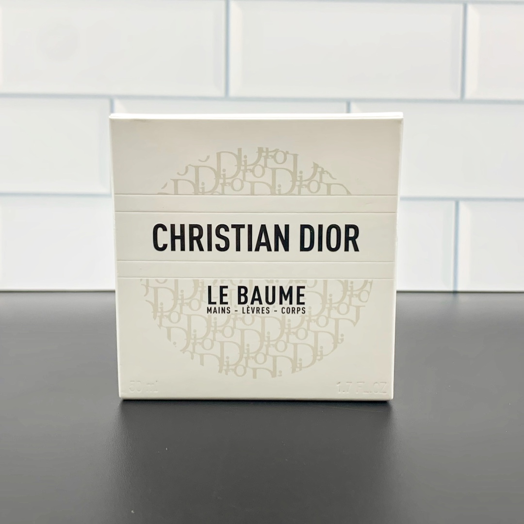 Crema de manos Dior 50ml con estampado clásico! Recomendación de producto favorito personal: la nueva crema de manos Di…