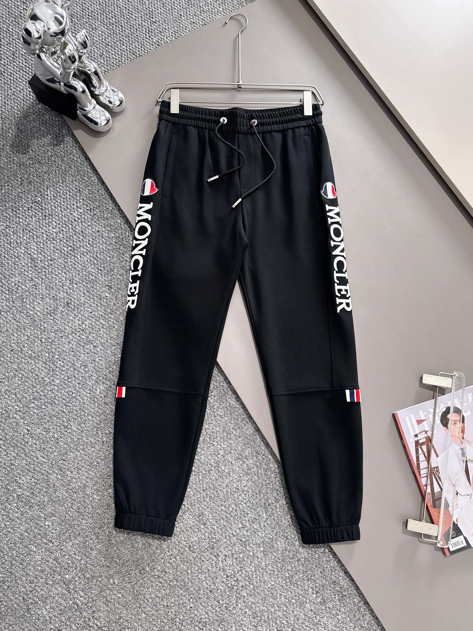 Pantalones casuales nuevos de Montclair primavera/verano 2024, clásicos que nunca cansan, con diseño de artesanía en el…