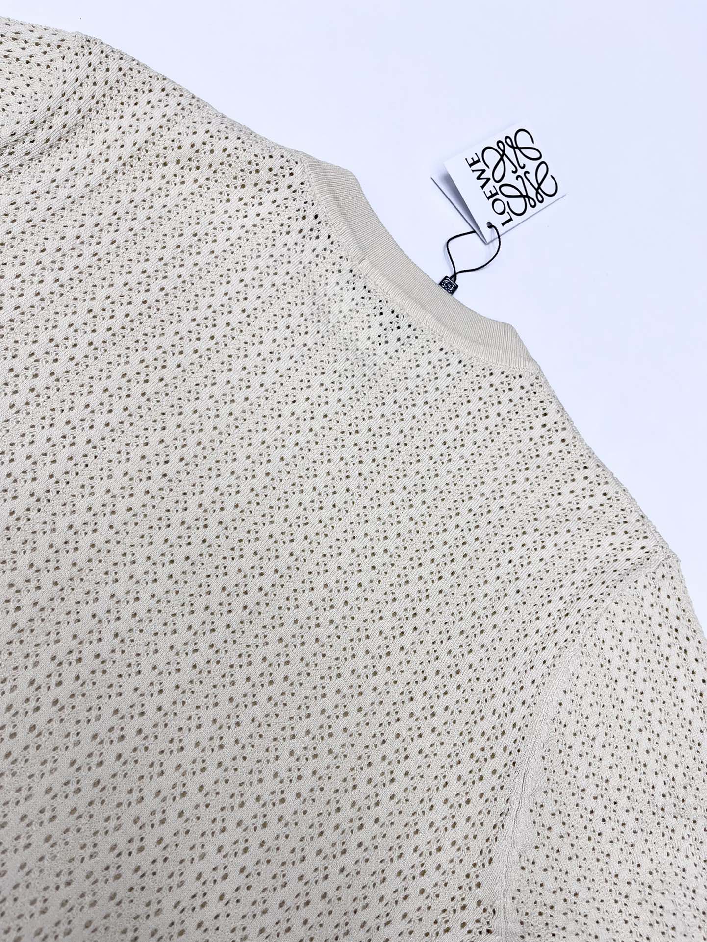 Loew*24ss新款毛衣针织短袖超经典设计简约没有任何多余累赘感衣橱不可缺少的一件百搭单品采用优质羊毛