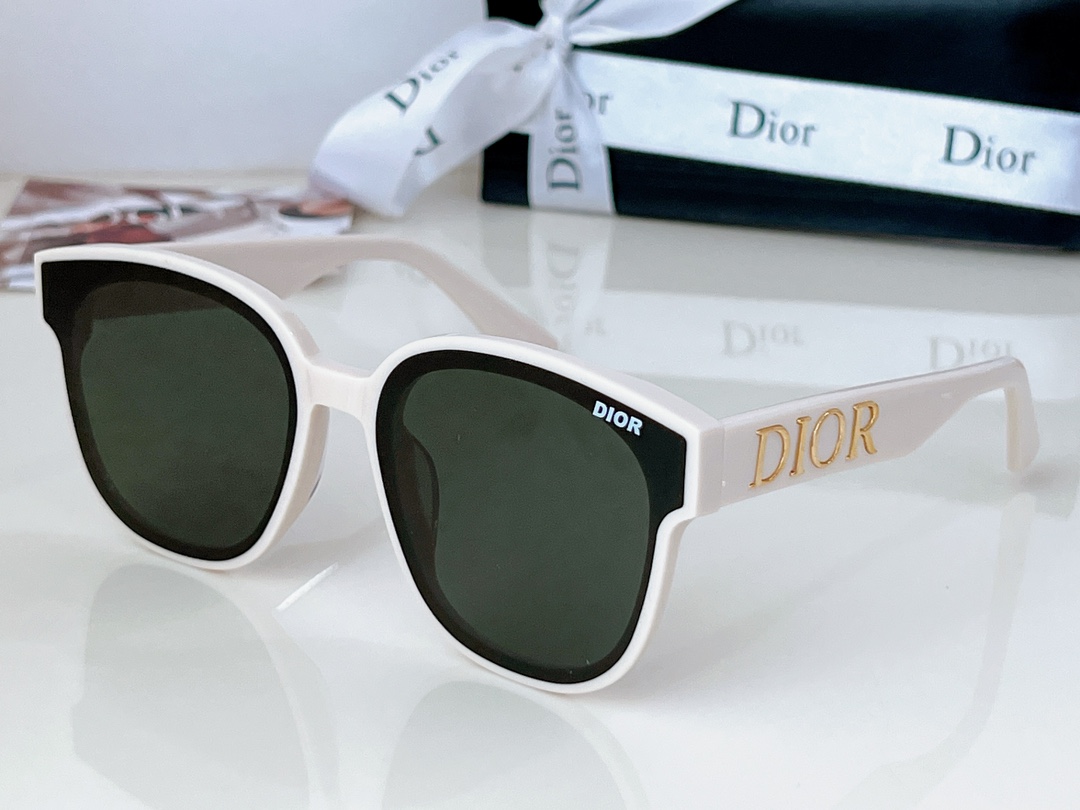 Dior型号DIOR8067尺寸50口20-145百搭超大logo字样彰显大牌气质