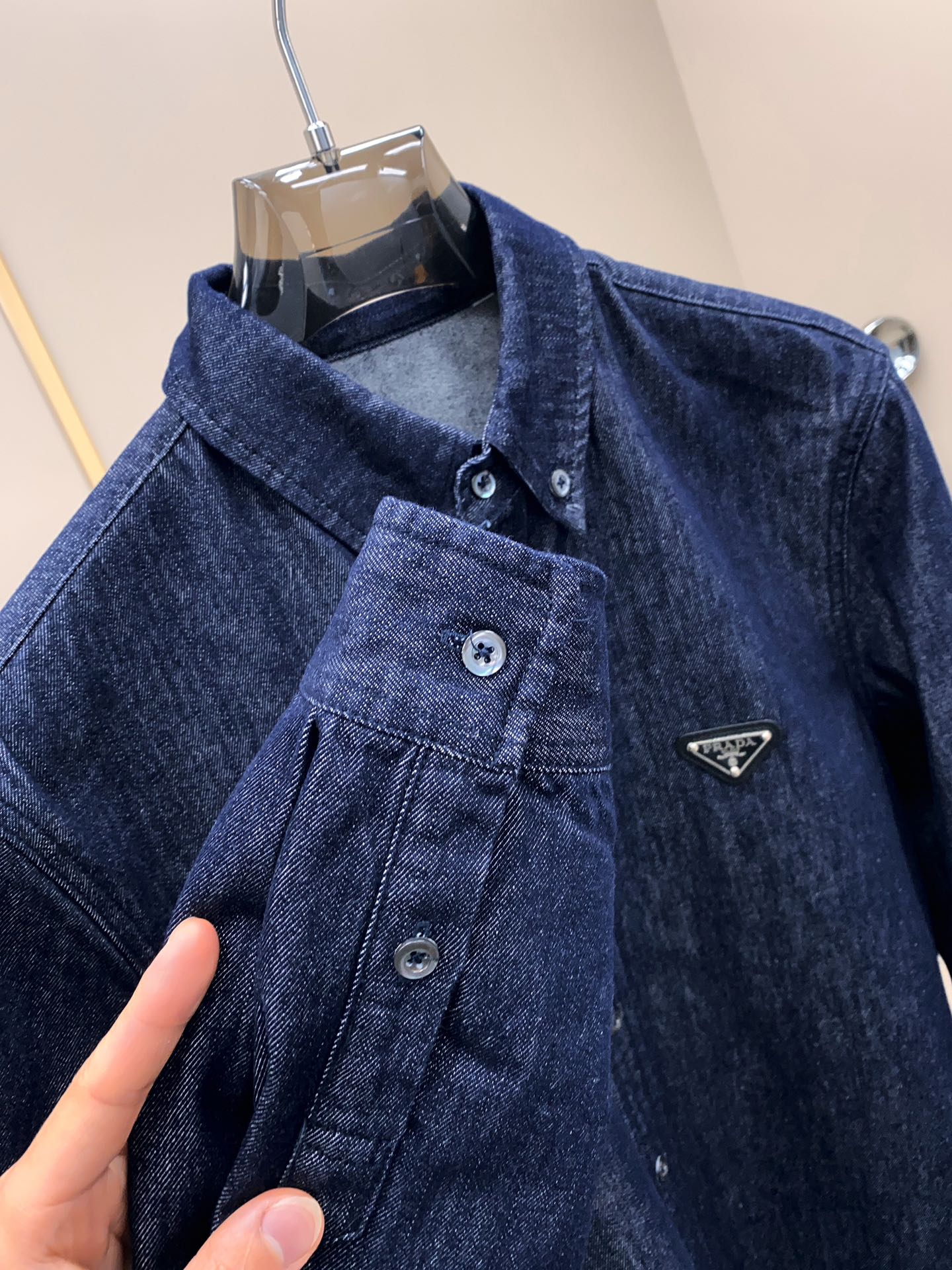PRA春夏新款原色密织牛仔棉布翻领衬衣，男女同款经典三角标徽章贴饰时尚休闲长袖衬衫外套！贸易公司渠道稀出