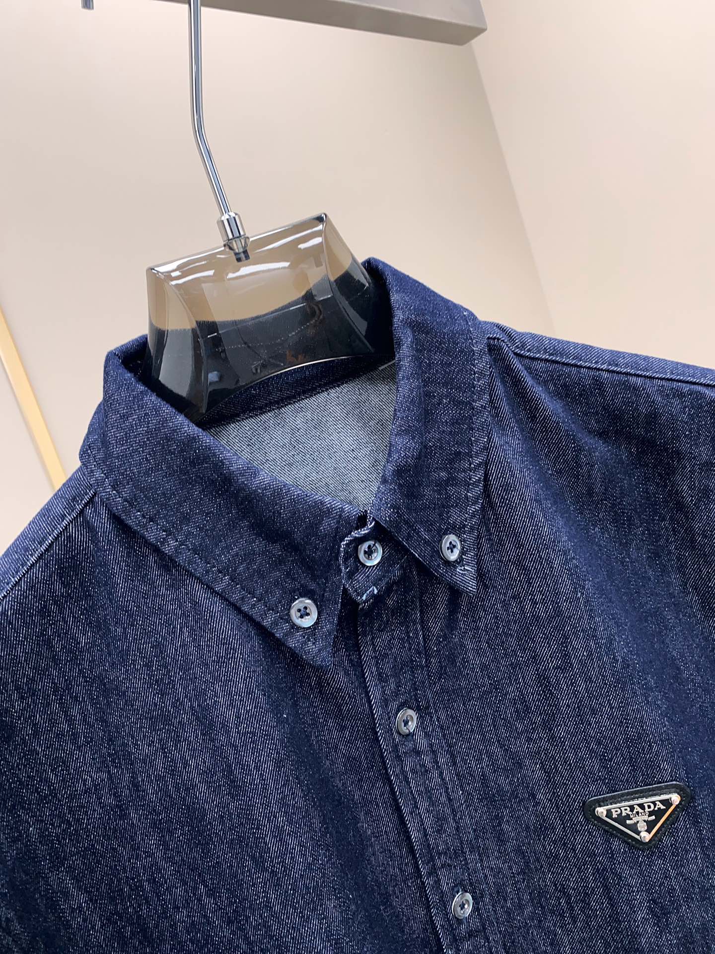 PRA春夏新款原色密织牛仔棉布翻领衬衣，男女同款经典三角标徽章贴饰时尚休闲长袖衬衫外套！贸易公司渠道稀出