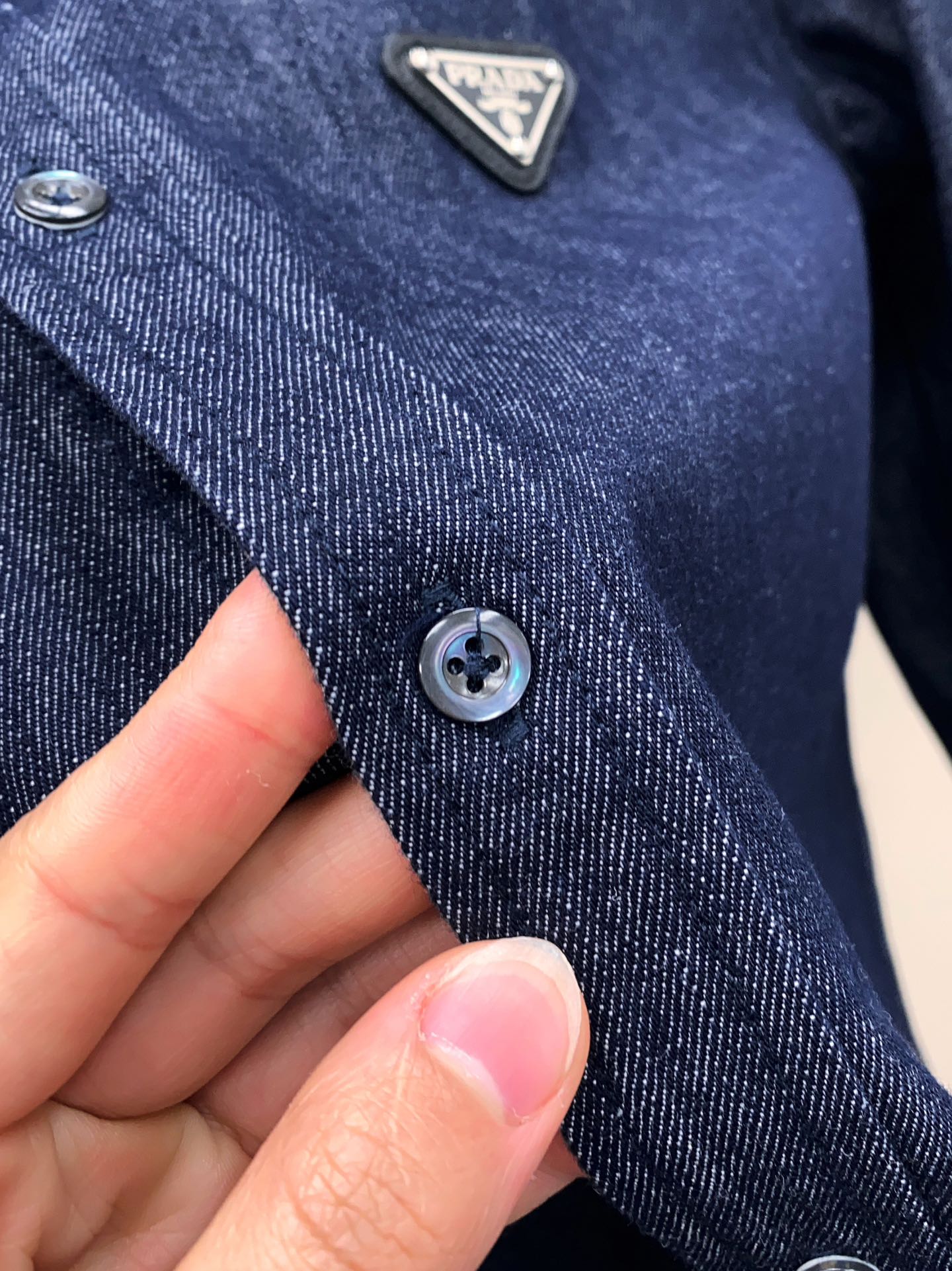 PRA春夏新款原色密织牛仔棉布翻领衬衣，男女同款经典三角标徽章贴饰时尚休闲长袖衬衫外套！贸易公司渠道稀出