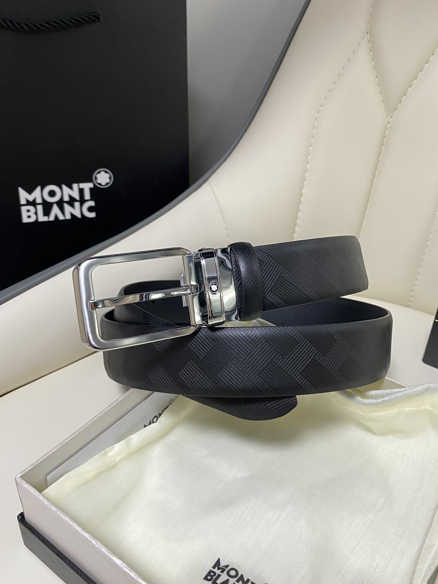 Montblanc万宝龙宽3.5cm采用头层牛皮精品针式扣头自由裁剪商务休闲皮带