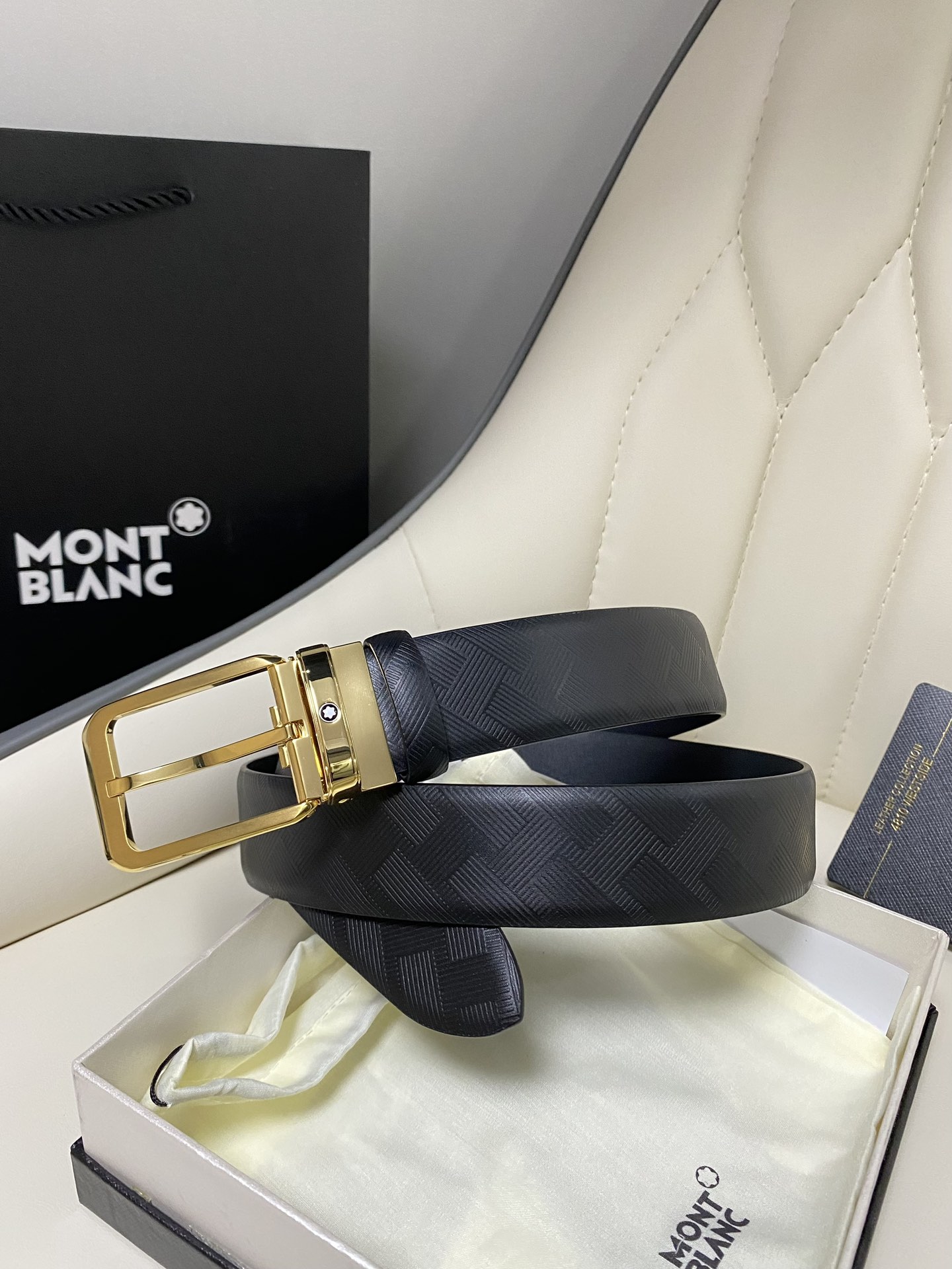 Montblanc万宝龙宽3.5cm采用头层牛皮精品针式扣头自由裁剪商务休闲皮带