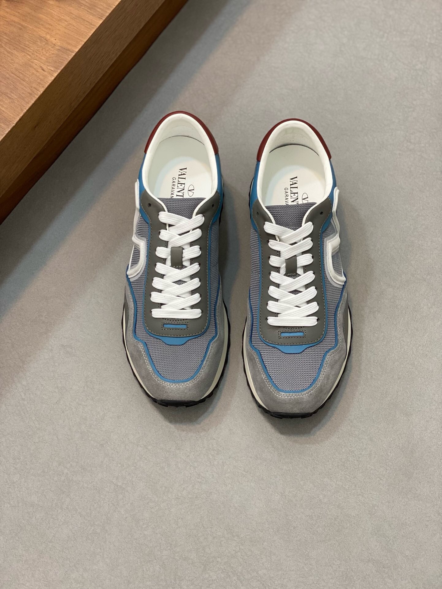 NO:216818,Brand VALENTINO Color Original Color Pair Code 38-44 Customized 45 Price Material Valentino New Men's Shoes 1:1 Original Replica!  Top-grade original single quality latest casual sports shoes. The upper is spliced ​​with multiple materials, breathable mesh, multi-layer combination of anti-slip sole. It is built with heavy industry. Good products pay attention to every detail. A must-have item for all seasons, unique design concepts, Valentino casual shoes, valentino, valentino, sneakers19860909品牌VALENTINO 颜色原版配色 码数38-44定做45 价格 材质华伦天奴新款男鞋1:1原版复刻！顶级原单品质最新休闲运动鞋 .鞋面多种材料拼接,透气网里.多层组合防滑大底.重工打造,好货注重的是每一个细节.一年四季百搭潮款必备单品,独特的设计理念,华伦天奴休闲鞋,valentino,valentino,sneakers,Men's shoes