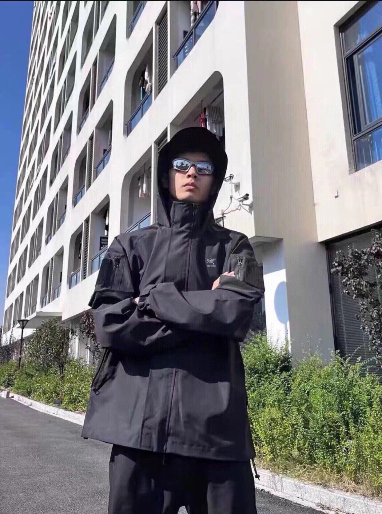 💰130
始祖鸟秋季新款连帽冲锋衣外套,鸟家户外经典外套,舒适保暖百搭不拘束,秋季出行必备百搭神器🔥
初秋一定闭眼入的百搭单品,面料已做防水涂层 防水防风,采用连帽双门襟拉链设计,帽子可拆卸,可立领可连帽,风格百搭,胸前经典简约小logo设计,轻松好驾驭 上身帅气百搭,朋友们闭眼入 不必对比其他,入手绝对惊喜! 做工精致,细节到位,三标齐全,诚意满满
颜色:黑色
胸围 衣长 肩宽
M 108 68 50
L 112 70 52
XL 116 72 54
XXL. 120 74 56
3xl 124 76 58
⚠️手工误差1到2cm,以实物为准
M适合身高155-165体重100斤以内
L适合身高165-170体重100-125斤
XL适合身高170-175体重130-155斤
XXl适合身高175-185体重160-180斤
3XL适合身高180-190体重180-200斤
【20811-2364】