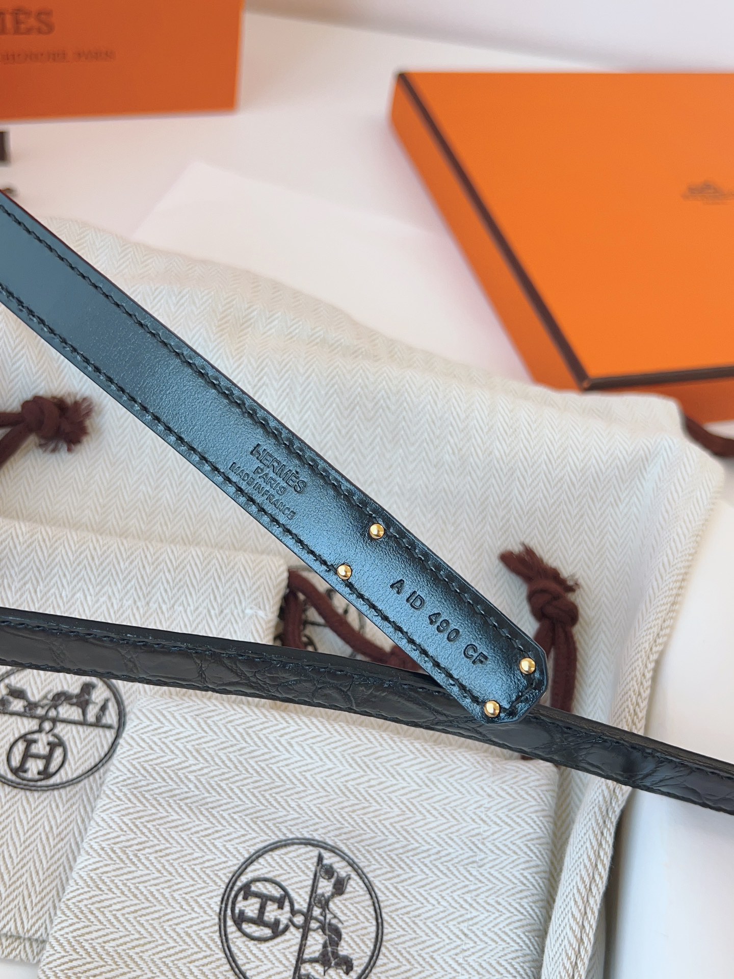 Hermes🇫🇷爱马仕 凯莉进口高光尼罗鳄鱼皮Kelly扣女士腰带 纯手缝蜡线 精品钢扣 均码可调节  配全套高级原版包装盒  P:1130