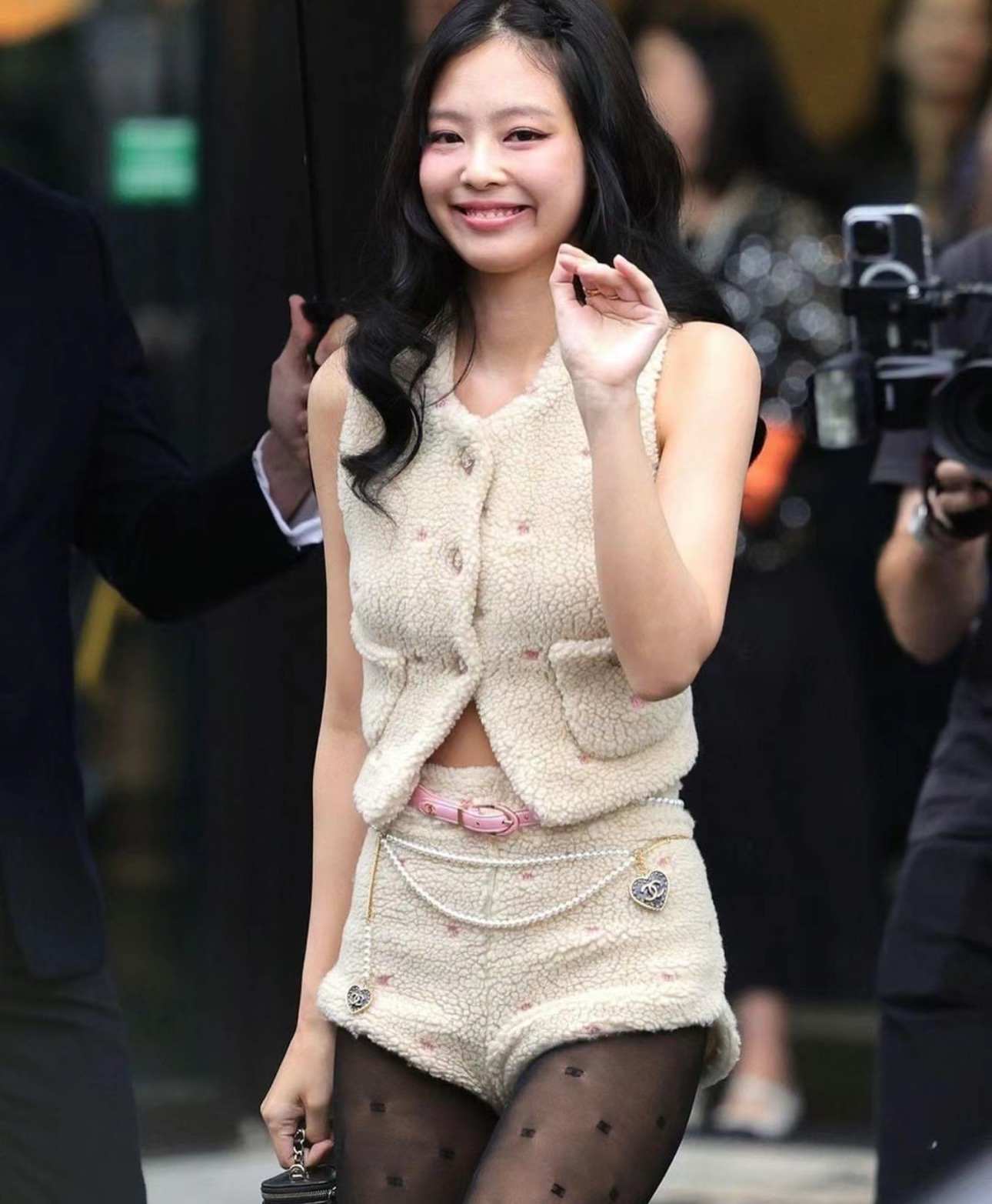 NO:631774,88280 The same style arrived today as Jennie's 24 new retro gold double C denim pattern love double-layered pearl waist chain. Denim blue love heart distressed metal is retro and playful. The double-layered pearl chain design is very layered when worn on the upper body. Super classic and profitable. It looks good no matter how you match it. z consistent brass material, heart waist chain belt packaging box, Cardia high-end jewelry1986090988280今日到货jennie同款 24新款复古金色双C牛仔花纹爱心双层珍珠腰链 牛仔蓝色爱心做旧金属复古又俏皮 双层珍珠链条设计佩戴上身很有层次感 超级经典买到赚到 怎么搭配都好看 z一致黄铜材质 桃心腰链带包装盒,,卡迪亚高端饰品,Jewelry