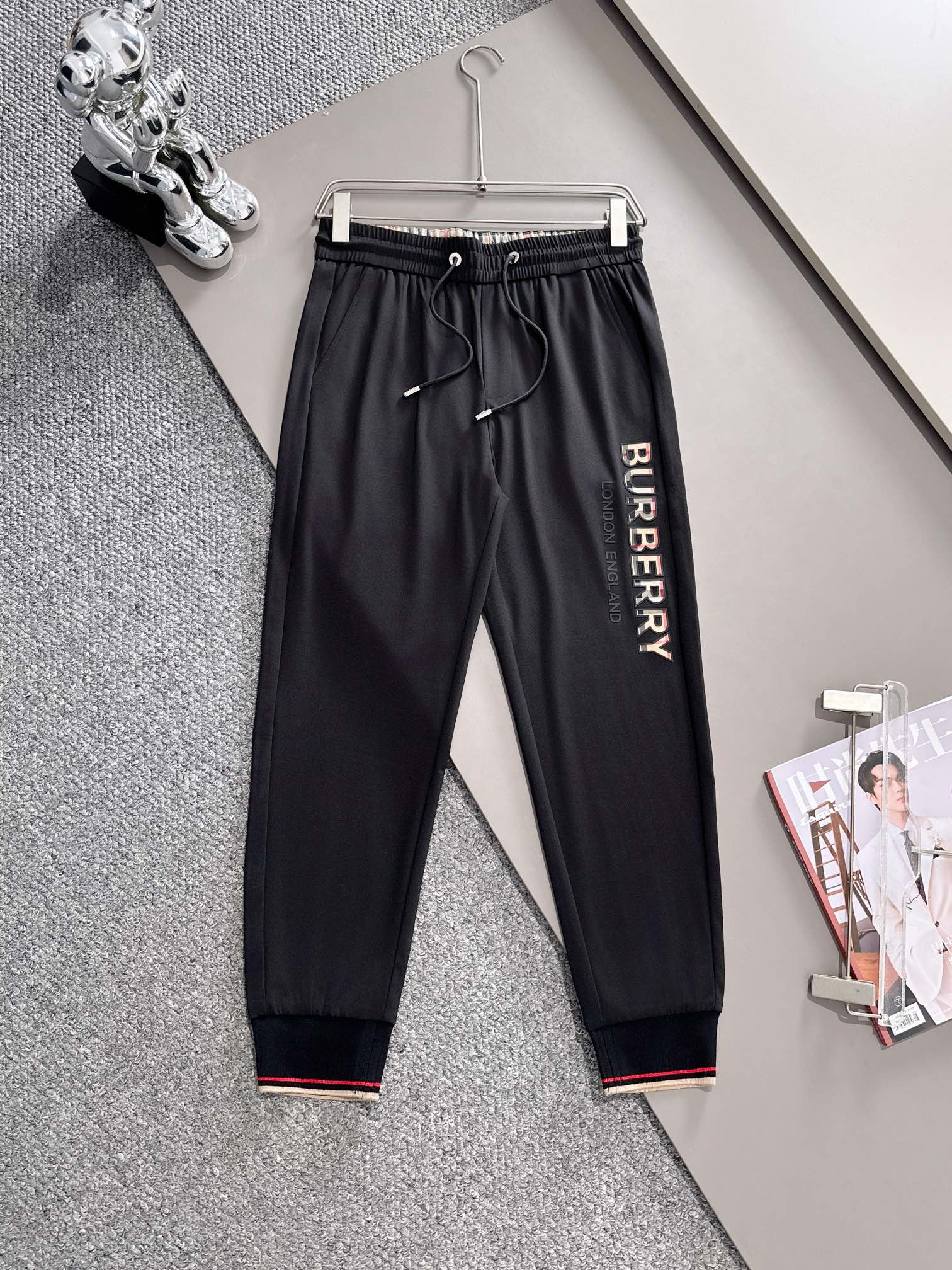 Pantalones casuales de Burberry nuevos para primavera/verano 2024, pantalones casuales clásicos que nunca cansan, diseñ…