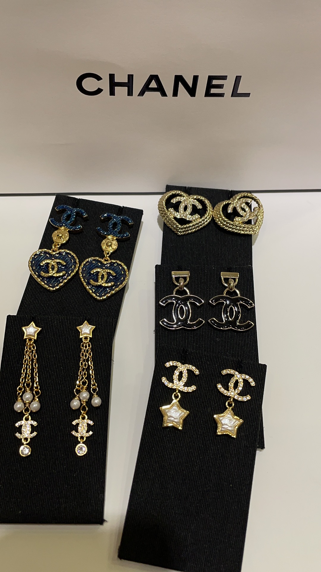 NO:631642,A collection of new earrings from rich families with actual photos. If you pick one at will, you will save at least a few thousand. Buying customized models for daily decorations is really cost-effective. Cardia high-end jewelry19860909新款富家千金耳钉合集实拍 随意拿下一款都是至少省几千的节奏 日常装饰品买定制款真的性价比巨高,,卡迪亚高端饰品,Jewelry