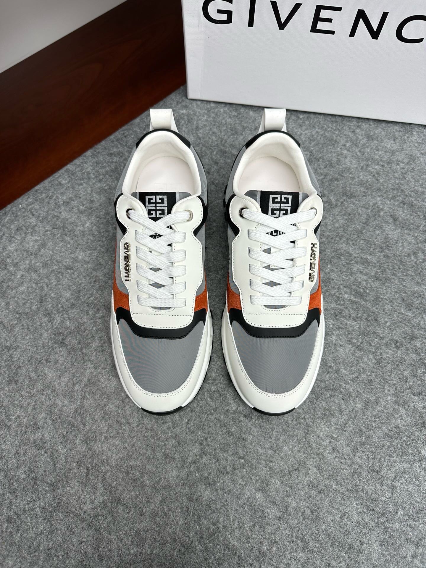 NO:216563,Brand GIVENCHY Color Original Color Code Number 39-44 Standard Code Price Material Givenchy Top-level Original Product!  The upper of the high-quality sports shoes is made of cowhide and spliced ​​cloth to make the breathable and comfortable cowhide inner Cowhide footbed Original Combination outsole The style is fashionable, simple and generous, versatile, Givenchy casual shoes, given, given, given, sneakers, cowhide19860909品牌GIVENCHY 颜色 原版配色 码数39-44标准码 价格 材质纪梵希顶级·原单货！精品好货运动鞋鞋面采用牛皮拼接布面而成透气舒服牛皮内里 牛皮垫脚 原版 组合大底 版型时尚简洁大方 百搭款,纪梵希休闲鞋,givenchy,givenchy,sneakers,cowhide,Men's shoes