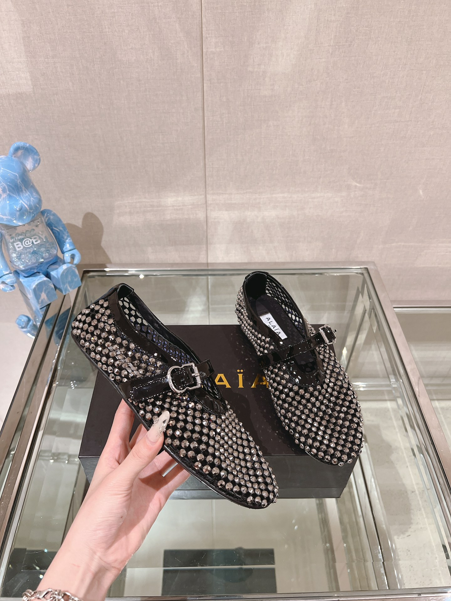 -24Fw新款ALAIA阿莱亚法式芭蕾舞单鞋平底鞋原本更具有柔美浪漫气息的芭蕾平底鞋在加上钻金属饰钉等中