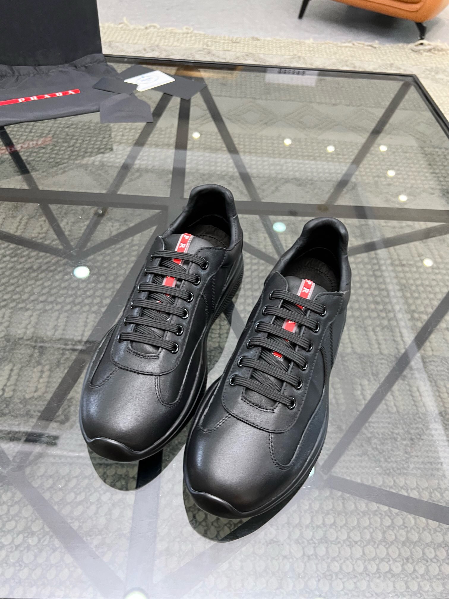NO:218041,Brand P R A D A Color Original Color Code Number 39-44 Customized 38454647 Price Material Prada New Product Casual Sports Shoes!  The upper uses original calfskin cowhide footbed cowhide inner lining original open molded outsole, prada, sneakers, cowhide19860909品牌P R A D A 颜色原版配色 码数39-44定做38454647 价格 材质普拉达新品休闲 运动鞋！鞋面采用原版小牛皮牛皮垫脚牛皮内里 原版开模大底、,普拉达,prada,sneakers,cowhide,Men's shoes