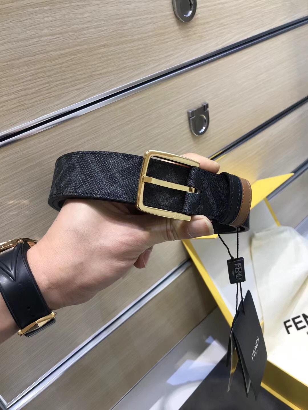 配送专柜包装打孔针新款FD宽35MM老花斜纹F标志造型皮带支持NFC字母针扣搭配标志性F戒子进口小牛皮制