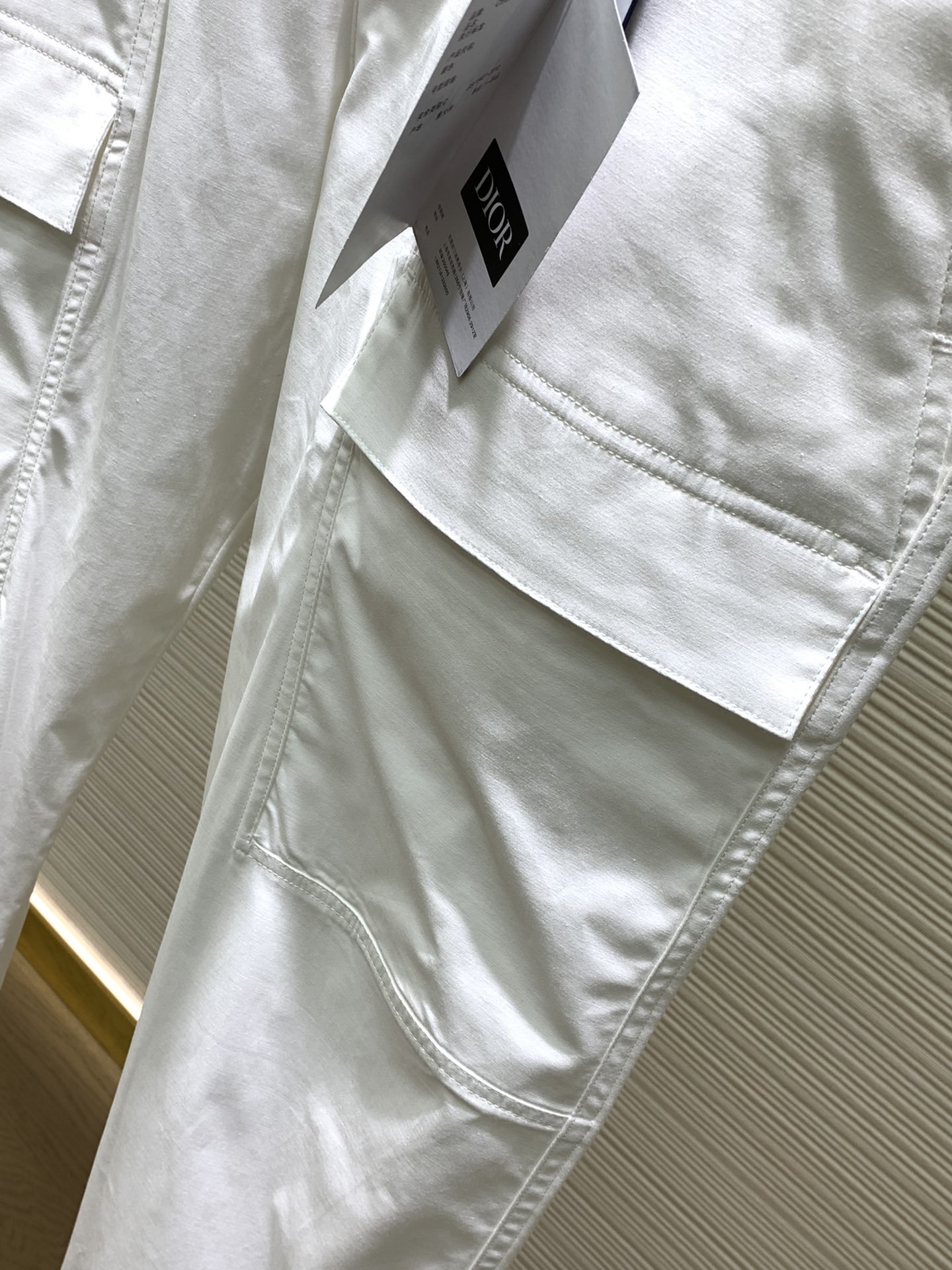 迪奥Dior2024春季最新款专柜同步有售原单狠货时尚休闲裤上身很有特点！吸睛而有亮点进口原版面料简单而