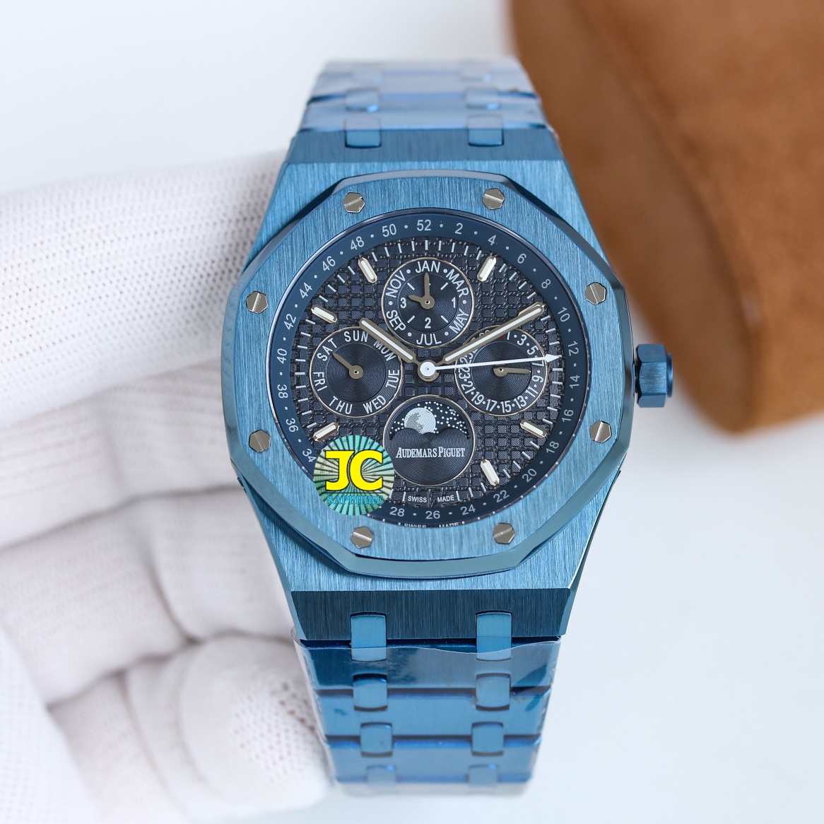 NO:149189,A Audemars Piguet Royal Oak 26574ST series men's watch!  Perfect and personal experience!  1 diameter 41MM!  2Equipped with a customized version of Cal.5134 movement, perfect restoration function!  3 calendar, week, month, month and other functions are true and can be used normally. (Optional steel belt, tape, belt) The 3 case is made of 316L stainless steel material, the entire case is CNC high-precision processing, and the density is consistent with the original!  4 The overall literal is perfectly presented in the original color!  5-shell cover with a three-piece set of ring-parting mouth, shell and bottom cover, the overall angle perfectly reflects the wire drawing process, and the fusion of quality and beauty!  ,,audemars19860909A爱彼皇家橡树26574ST系列男士腕表！完美与个性的体验！ 1直径41MM！ 2搭载定制版Cal.5134机芯,完美还原功 能！ 3日历,星期,月份,月相等一切功能均为真功能可正常使用.（可选配钢带款,胶带款,皮带款） 3表壳采用316L精钢材质,整壳CNC高精准处理,密度与原装吻合！ 4字面整体按照原装颜色完美呈现！ 5壳套分圈口.壳.底盖三件套,整体角度完美体现拉丝工艺,品质与美的融合！,,audemars,Watch