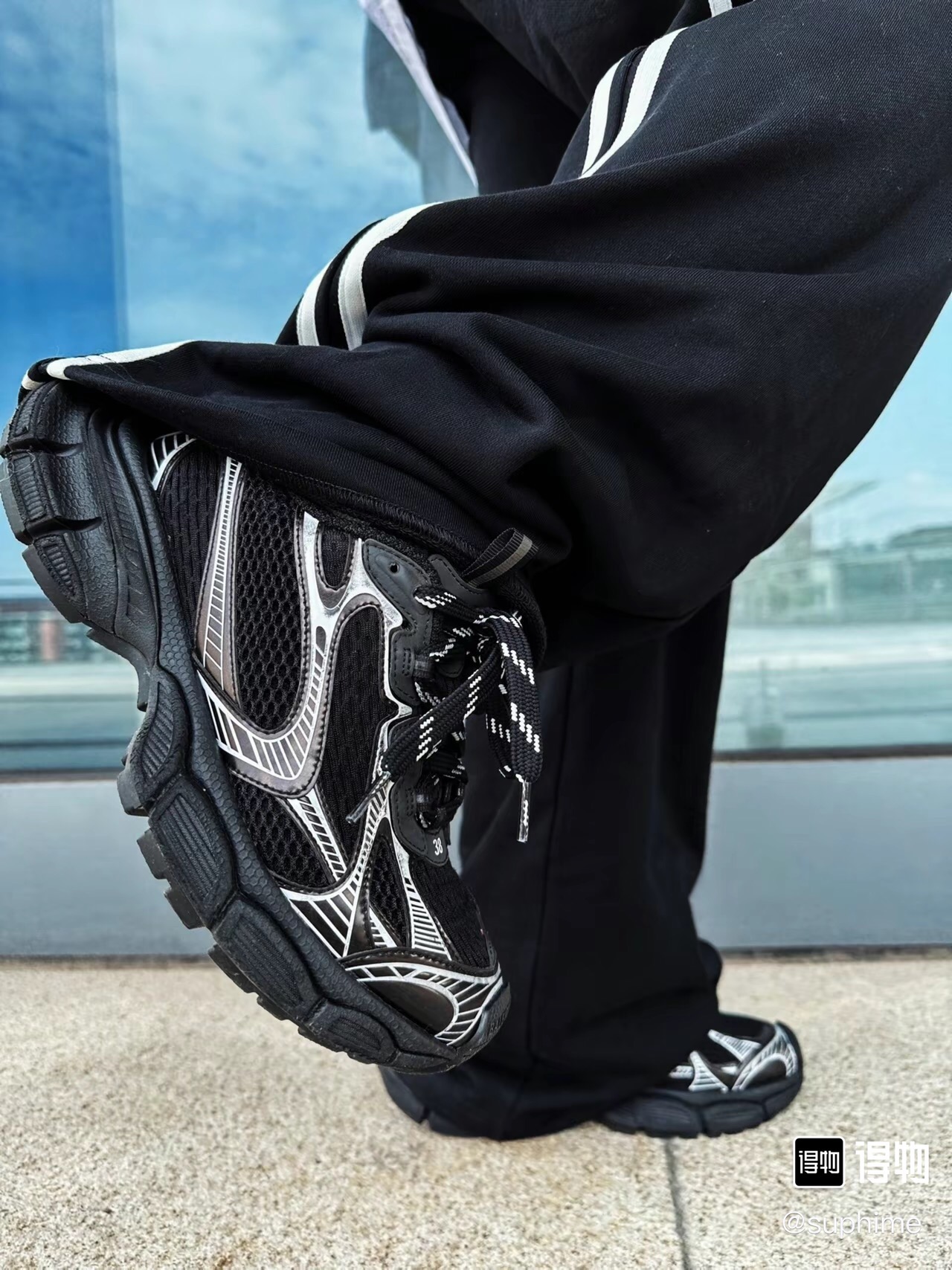 ¡Representaciones en pie! [Versión OG: Balenciaga] Zapatos conceptuales para exteriores desgastados con cordones de mal…