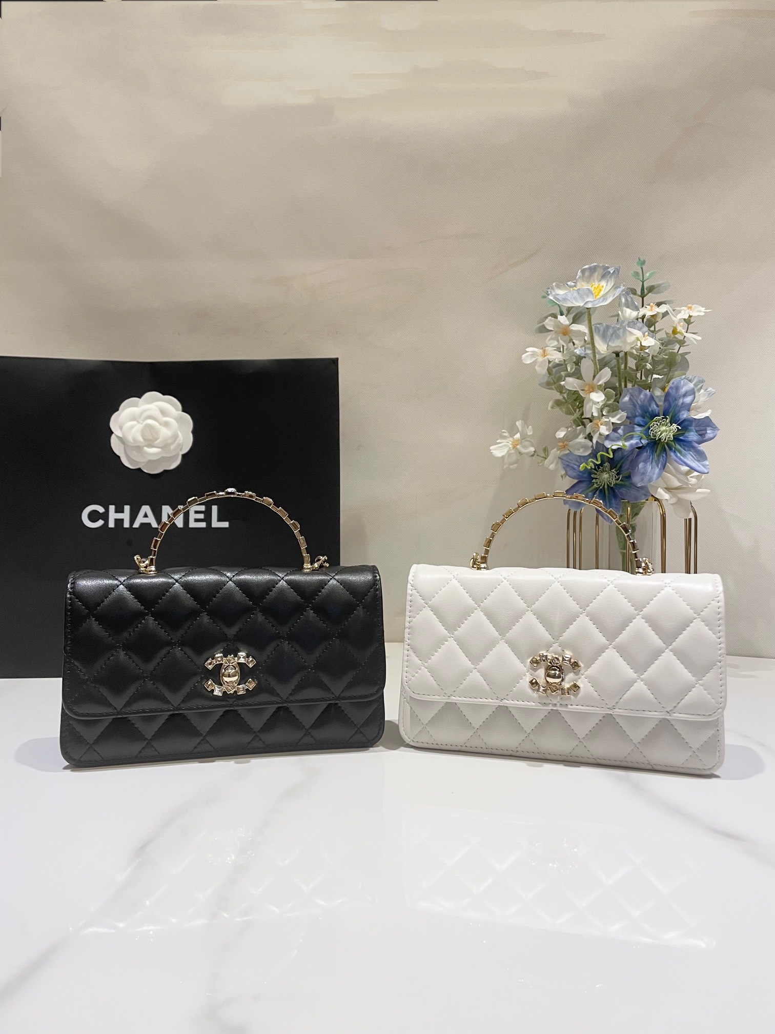 La fragancia Woc con mango de diamantes de imitación Chane1 24P realmente te enamora a primera vista. ¡¡Los detalles de…