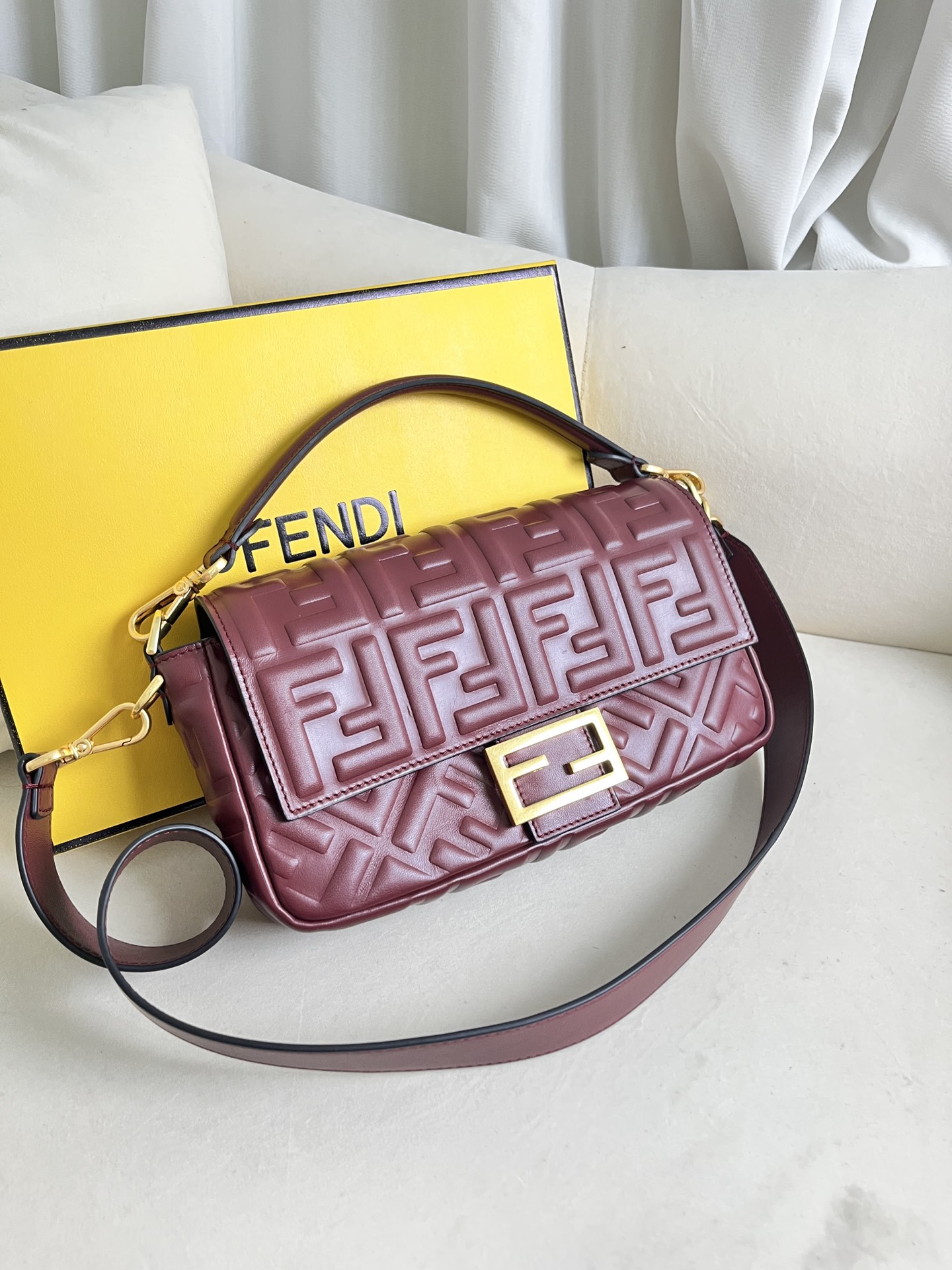 Fendi Baguette Medium Leather Bag with 3D FF Motif - Wine Red 5 i1711690135 2575 4