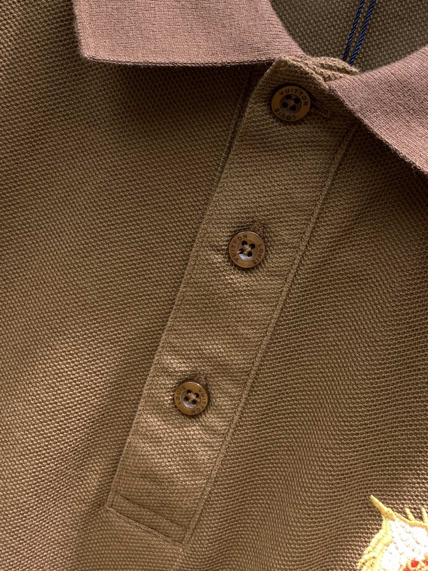 LouisVuitton路易威登2024初夏最新款专柜同步有售原单狠货时尚休闲短袖Polo衫上身很有特点