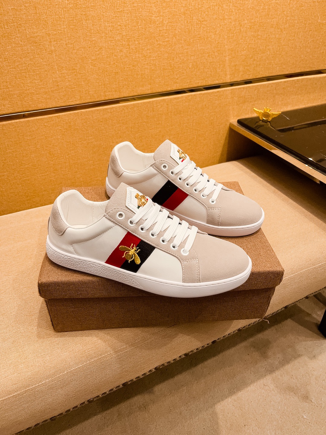 NO:730488,[Gucci] The latest masterpiece of the high-end men's shoe brand official website 11 is made of Italian imported first-layer cowhide with a comfortable and breathable lining and original non-slip and wear-resistant outsole, making walking more convenient and comfortable!  Exclusive new model, stunning work, Midea 11 replica [color] compared with official quality!  Create a fashionable personality to set off your uniqueness!  A must-have for trendy men! Classic size: 38-44 Color 1 color optional,cowhide19860909【 古奇】男鞋高端品牌 官网11最新力作鞋面采用意大利进口头层牛皮搭配舒适透气内里原版防滑耐磨大底制作,让行走更加便捷舒适！独家新款,惊世之作,与官方的质量相比美的11复刻[色]！打造时尚个性衬托你的与众不同！潮男必备!经典尺码:38-44 颜色 1色可选,,cowhide,Men's shoes