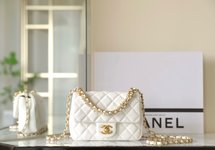 Chanel Classic Flap Bag Crossbody & Shoulder Bags White Lambskin Sheepskin Spring/Summer Collection Vintage Chains