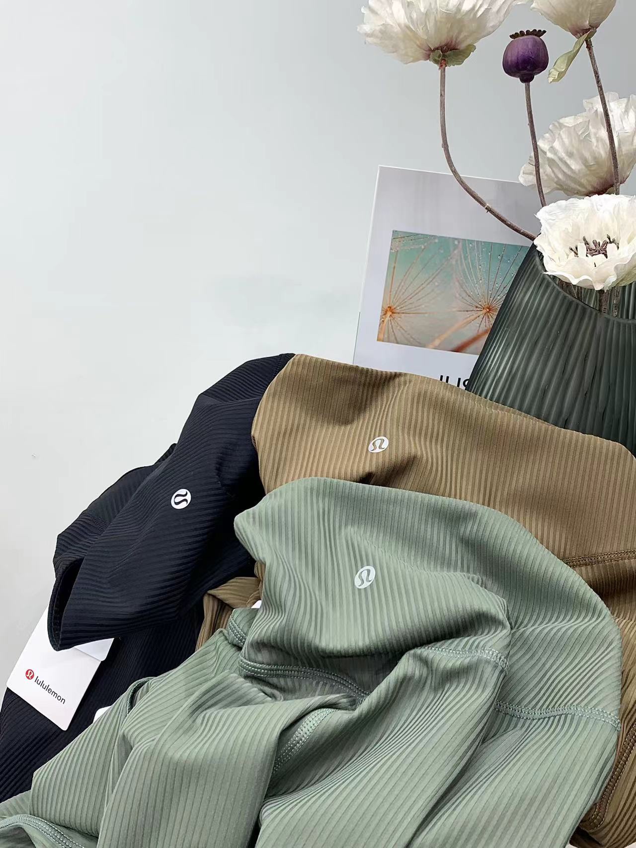 110💰编码90240338 lululemon丨Align™新款女士运动裸感螺纹阔腿裤,亚洲版型设计,立体剪裁完美塑形,宽松的阔腿裤型包容腿型实力藏肉。两侧斜插口袋,后置便捷卡片口袋,方便实用。罗纹 Nulu™ 面料触感柔滑,带有四面弹力,添加 Lycra® 氨纶,舒适伸展。腰部平整贴合,减少紧勒,延展性好,完美包裹每寸肌肤又完全没有紧绷感,像身体外的裸感保护层,凸显身材线条,兼具颜值、舒适度、专业度,给不同身材女孩最棒的包容度,运动健身/日常出街它都可以!
颜色:军绿色 卡其色 黑色
尺码:4 6 8 10