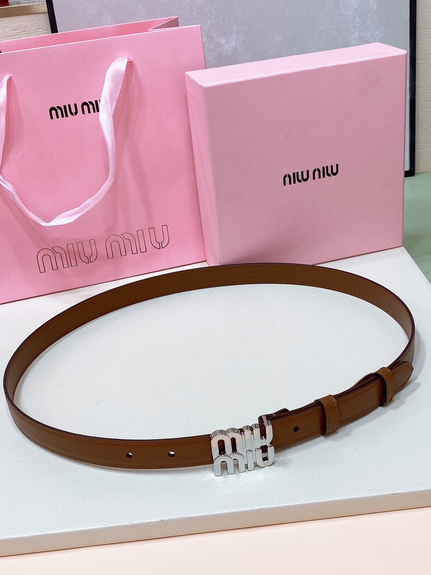 Stylish Leather Belt with Metal Logo Clinker and Smart Button, 2cm Width - 图片 2