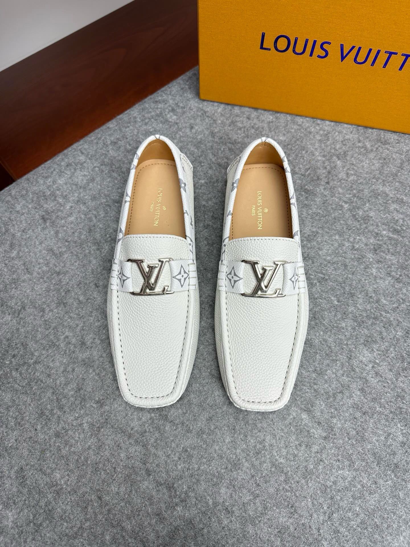 NO:218094,Brand LOUIS VUITTON original color matching Size 39-44 Customized 38.45.46 Price Material Louis Vuitton Spring and Summer Men's New Doudou Shoes Driving Foot Shoes Use imported cowhide, leather with strong texture   cowhide inner Comfortable and breathable   Original LV open mold custom sole The highest quality in the market, LV Doudou Shoes, louis vuitton, louis vuitton, louis vuitton, louis vuitton, cowhide19860909品牌LOUIS VUITTON 颜色原版配色 码数39-44定做38.45.46 价格 材质路易威登春夏男士新款 豆豆鞋驾车 套脚鞋 采用进口牛皮、皮质感极强 牛皮内里 舒适透气 原版LV开模定制大底市场最高品质,LV豆豆鞋,louis vuitton,louis vuitton,louis vuitton,cowhide,Men's shoes