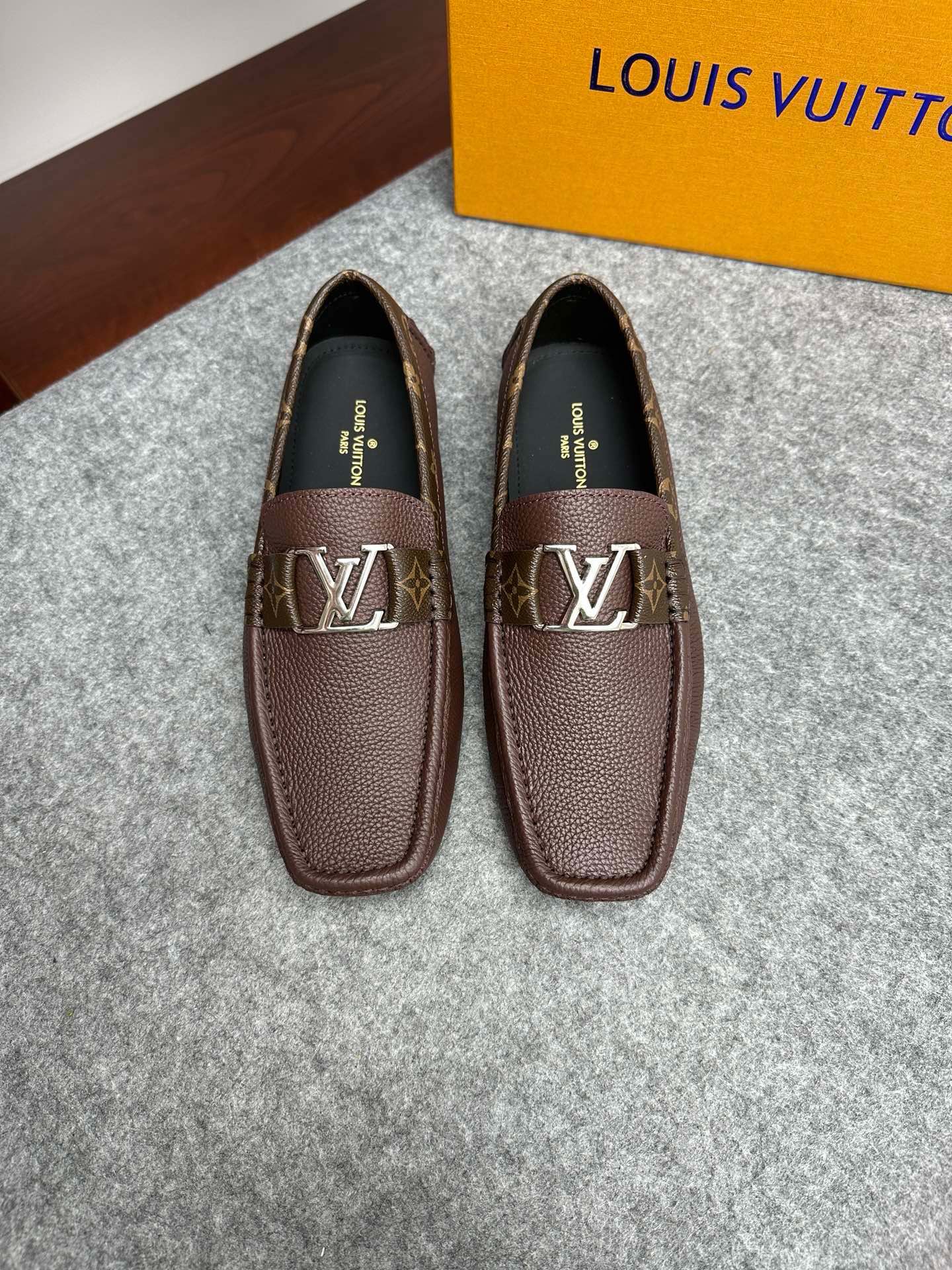 NO:216866,Brand LOUIS VUITTON original color matching Size 39-44 Customized 38.45.46 Price Material Louis Vuitton Spring and Summer Men's New Doudou Shoes Driving Foot Shoes Use imported cowhide, leather with strong texture   cowhide inner Comfortable and breathable   Original LV open mold custom sole The highest quality in the market, LV Doudou Shoes, louis vuitton, louis vuitton, louis vuitton, louis vuitton, cowhide19860909品牌LOUIS VUITTON 颜色原版配色 码数39-44定做38.45.46 价格 材质路易威登春夏男士新款 豆豆鞋驾车 套脚鞋 采用进口牛皮、皮质感极强 牛皮内里 舒适透气 原版LV开模定制大底市场最高品质,LV豆豆鞋,louis vuitton,louis vuitton,louis vuitton,cowhide,Men's shoes