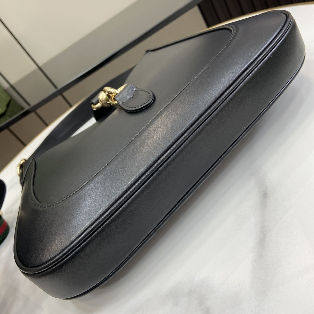 Unknown jackie系列肩背包以上等优质皮革匠心打造 尽展品牌 肩背包的精湛工艺、新月造型和 设计