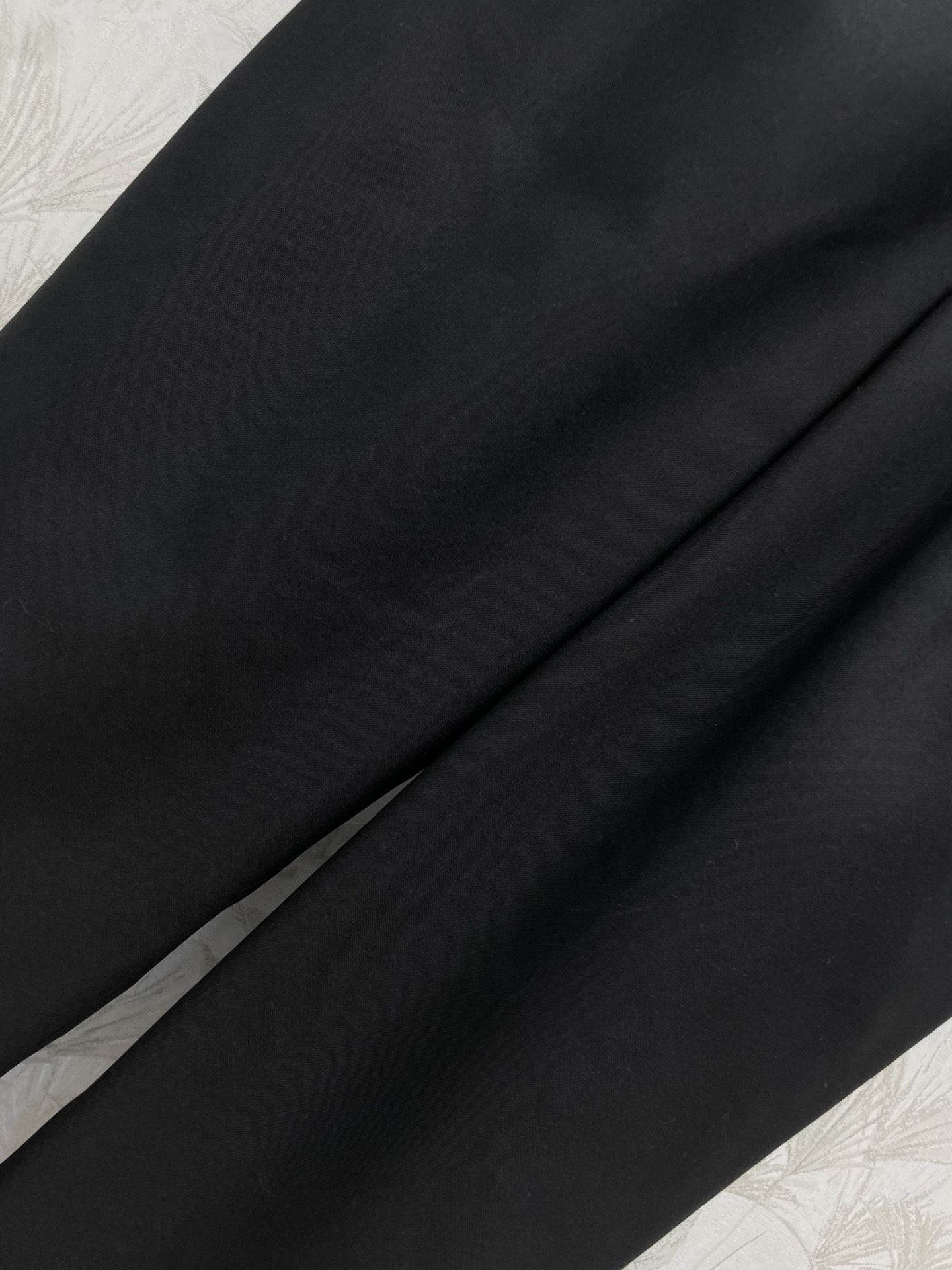 FD24春夏翻边式设计不规则西服裤高腰直筒修身裤型恰到好处修饰腿型腰头翻边式的设计非常新潮又有亮点定制的