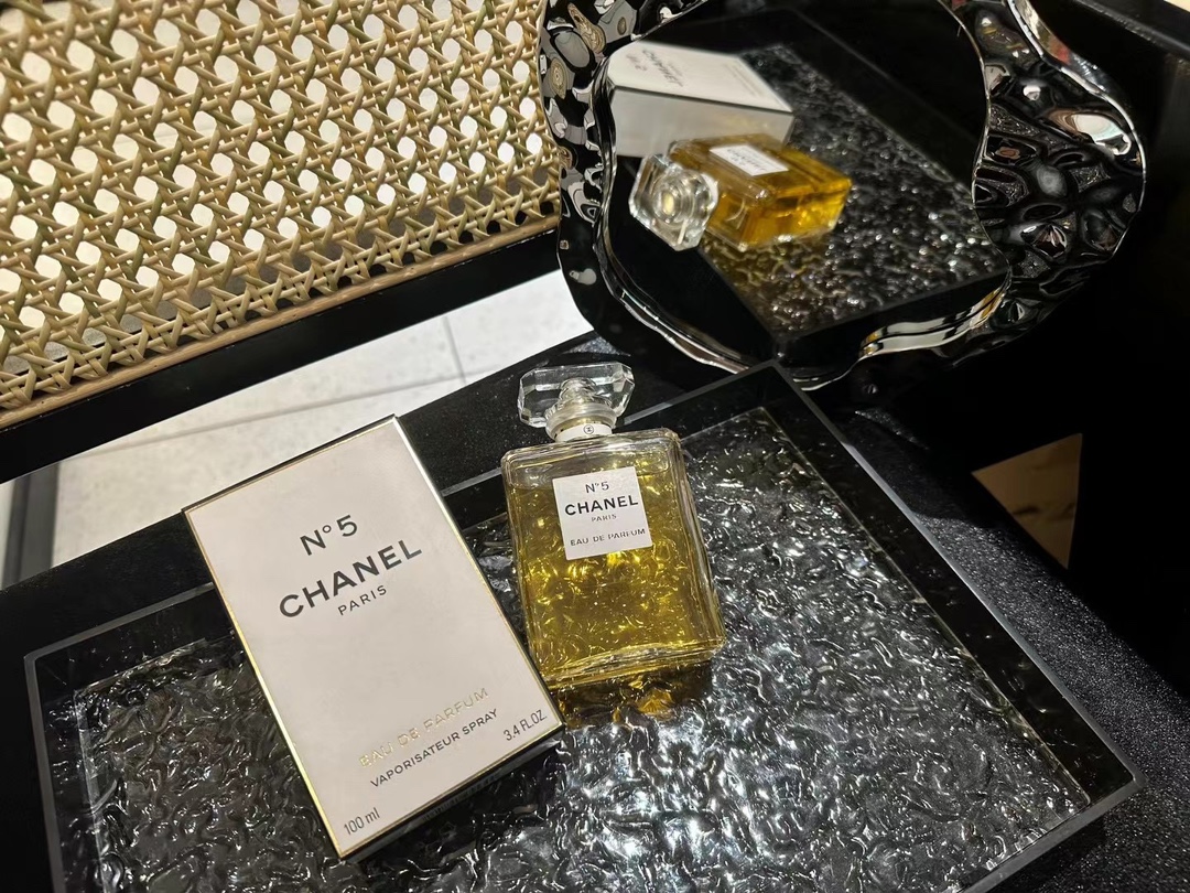 Chanel Shop
 Perfume Rose