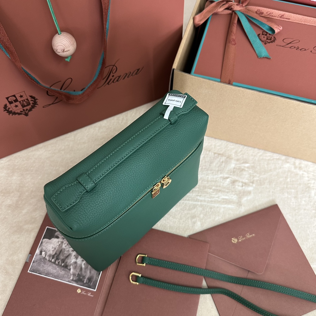 
Loro piana
Extra Pocket L23.5 双肩包
小牛皮/货号：FAM6491
¥2
