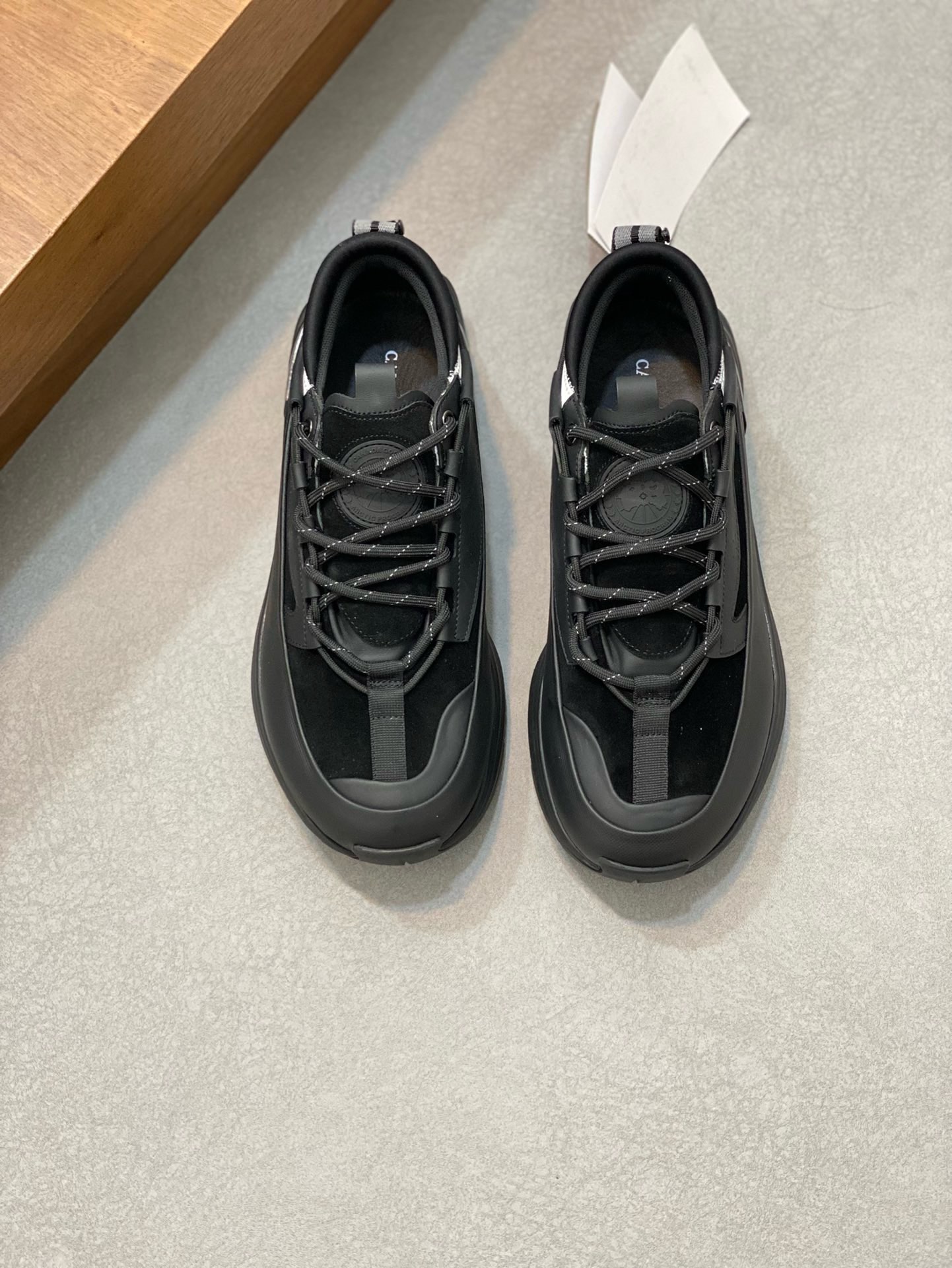 NO:218023,Big Goose sneakers, CANADA GOOSE Canada Goose launches its first functional sneakers, Glacier Trail series, this sneaker is suitable for outdoor use for many seasons. The overall design style reveals a simple and high-end feeling. The upper is waterproof and equipped with a sturdy and durable outsole contrasting design, which is a true fashionable item!  Size39-44 (45 customized),,sneakers19860909大鹅运动鞋,CANADA GOOSE 加拿大鹅推出首个机能运动鞋,Glacier Trail系列,这款运动鞋适用多季户外用途,整体设计风格透露着简约高级感,鞋面防水材质,配有坚固耐用的外底撞色设计,妥妥的时尚单品！ Size39-44（45定做）,,sneakers,Men's shoes