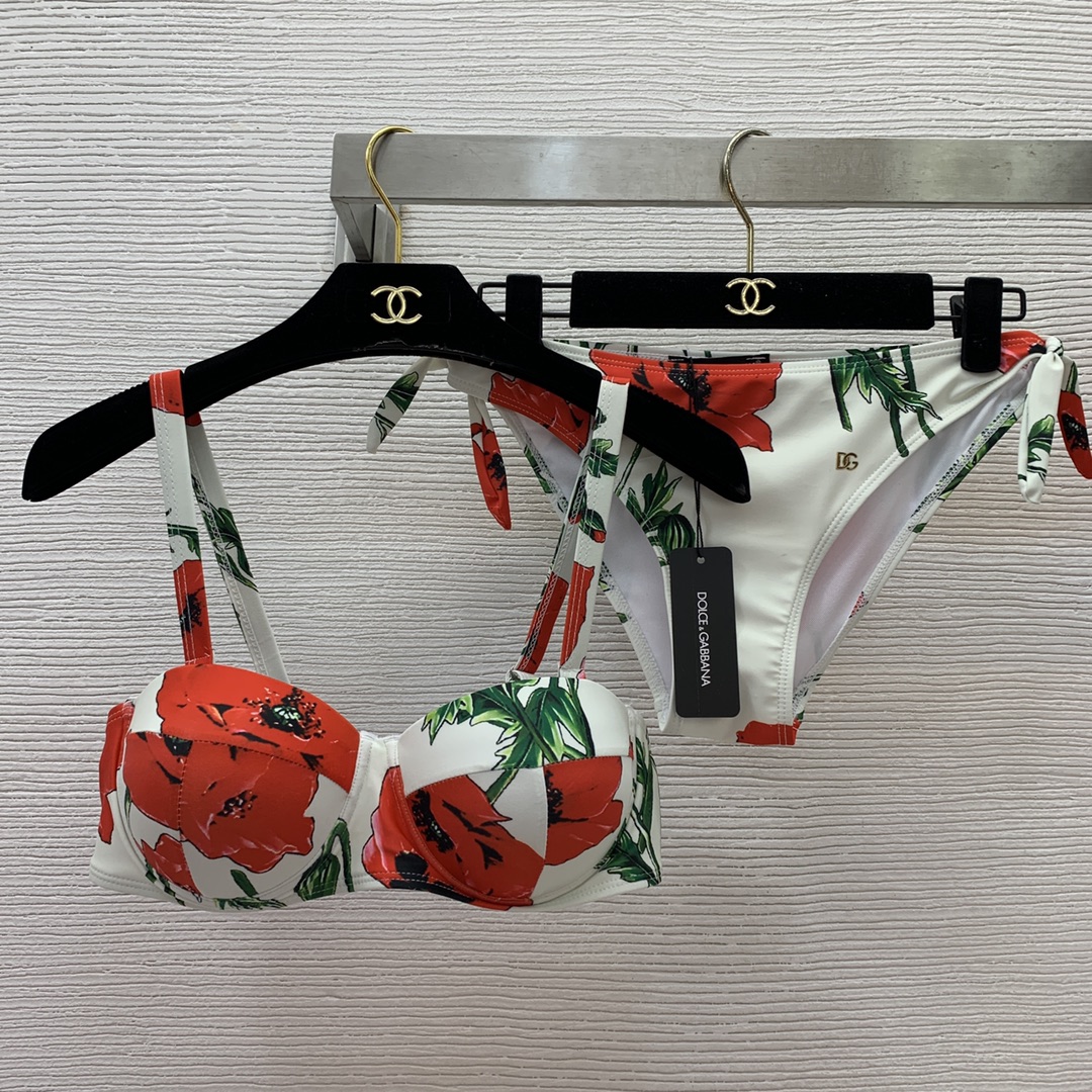 NO:326140,Model number D24033119 Dolce & Gabbana DG* new flower print bikini swimsuit set!  Three-dimensional hard cup bra underwear straps decorative briefs panties!  ,,Dolce & Gabbana,swimsuits,bikinis,alexander wang19860909款号D24033119 杜嘉班纳DG*新款花朵印花比基尼泳衣套装！立体型硬罩杯文胸内衣绑带装饰三角裤内裤！ ,,,Dolce&Gabbana,swimsuits,bikinis,alexander wang,Women's clothing